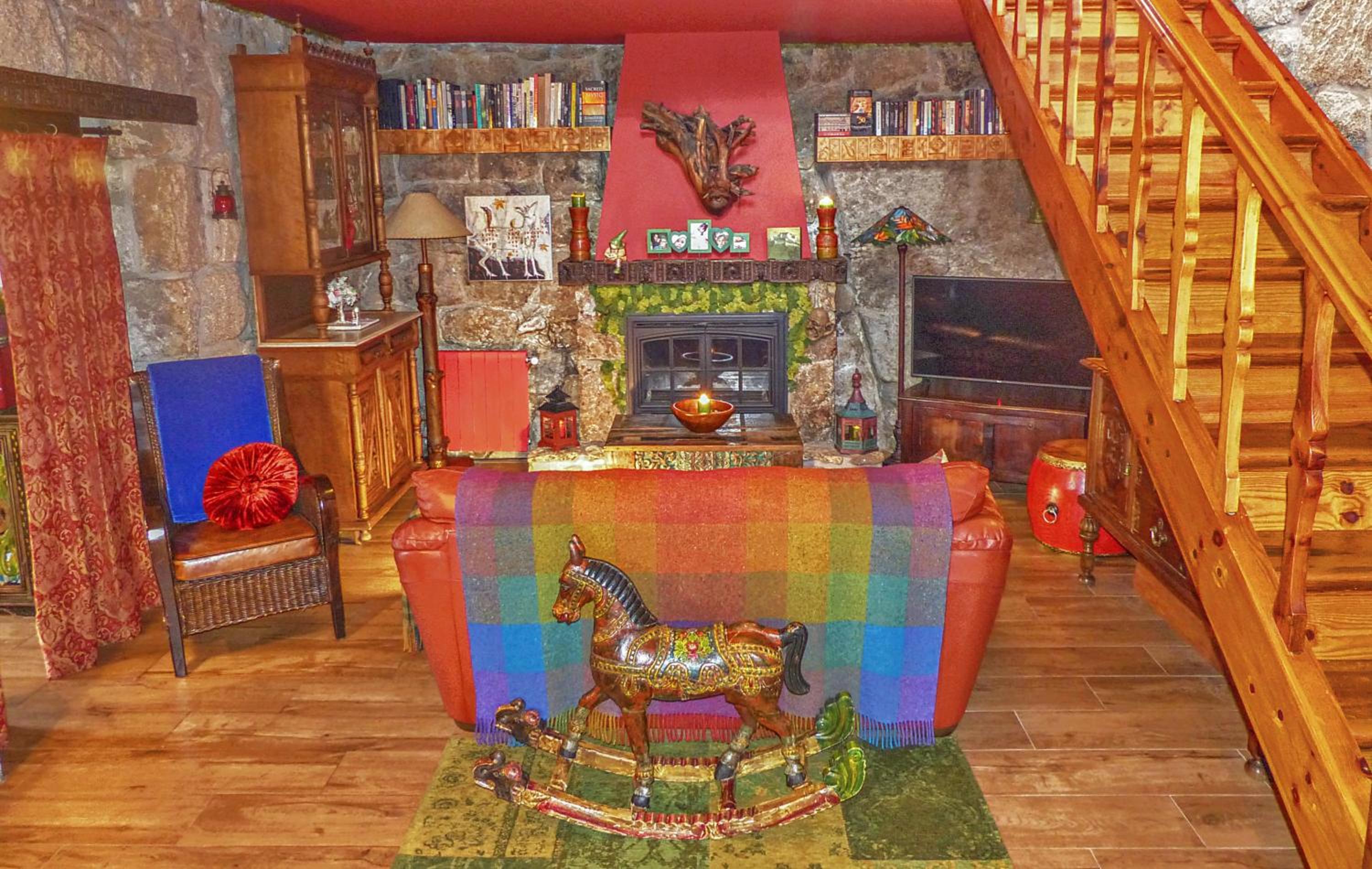 Hobbiton. Chalet de ensueño en la Sierra de Madrid. view 4