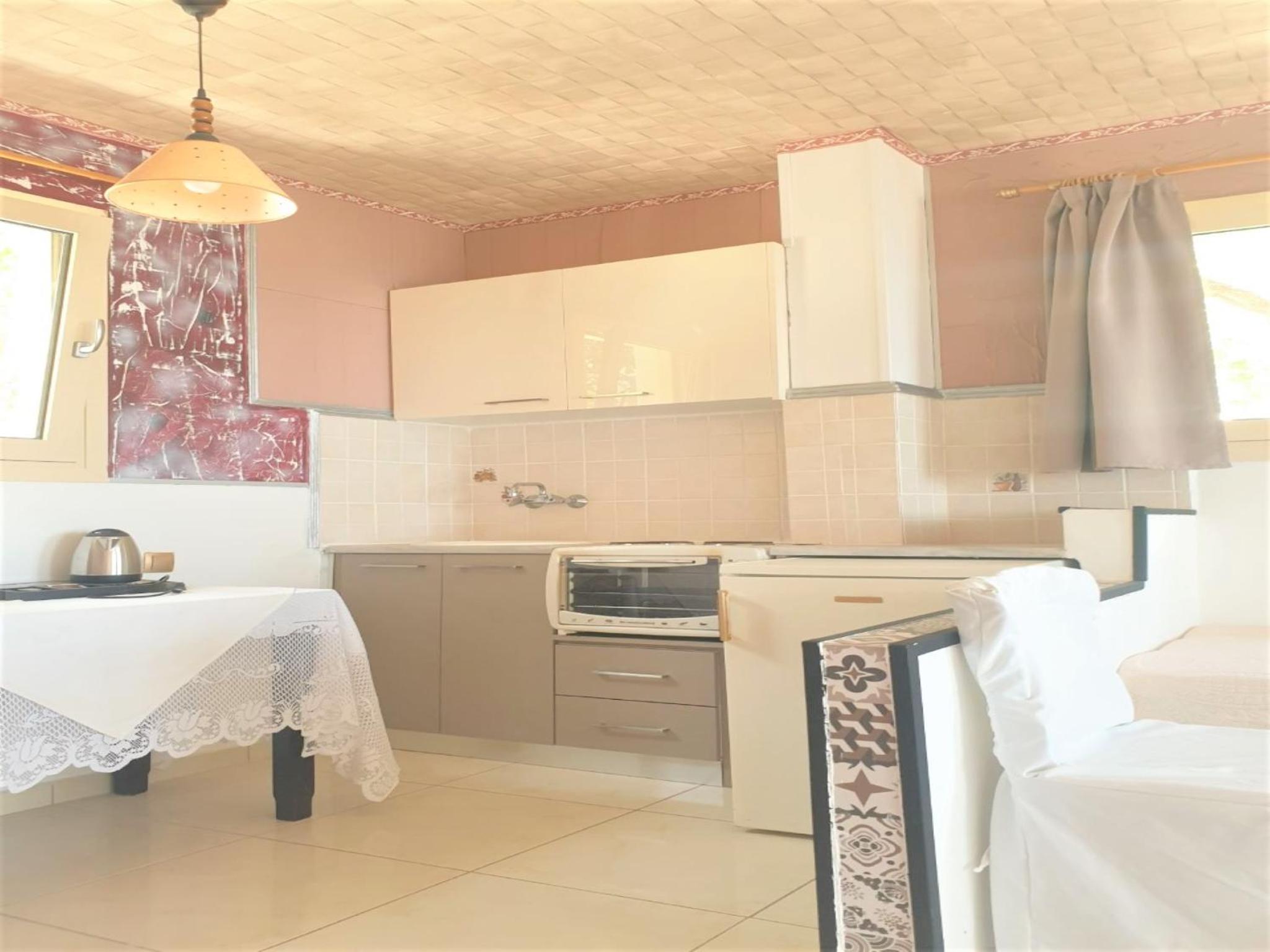3 Bedroom House - Sleeps 15 - Pool Garden Wifi view 3