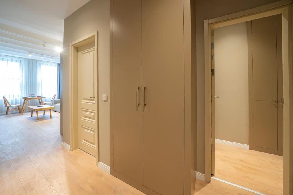 Historic 1 Bedroom Galata Apt-Heart of Istanbul ( Kuledibi 4 )