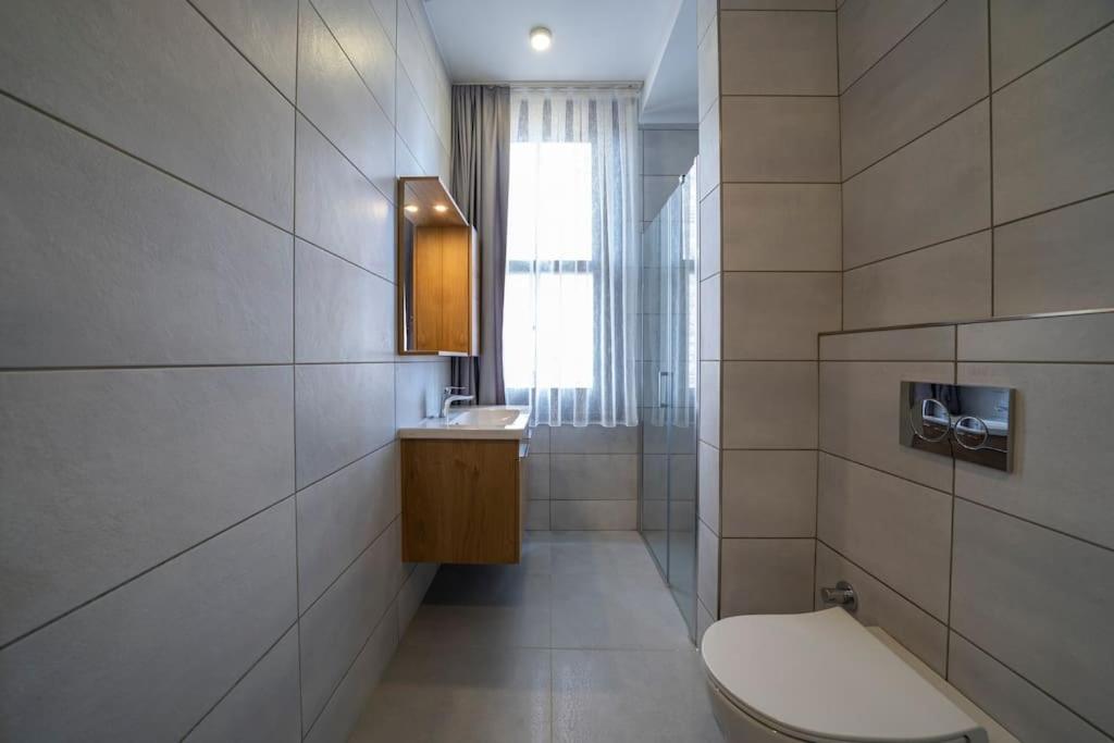 Historic 2 Bedroom Galata Apt-Heart of Istanbul ( Kuledibi 5 )