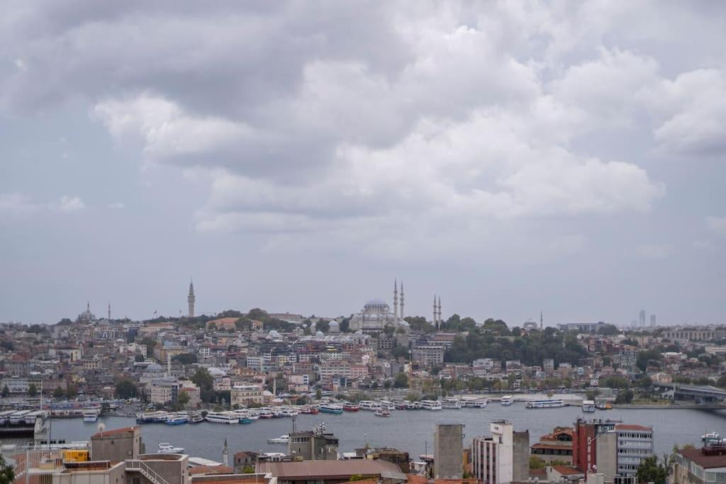 Historic 1 Bedroom Galata Apt-Heart of Istanbul ( Kuledibi 4 )