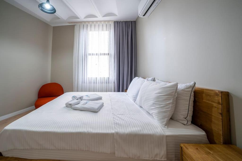 Historic 2 Bedroom Galata Apt-Heart of Istanbul ( Kuledibi 3 )