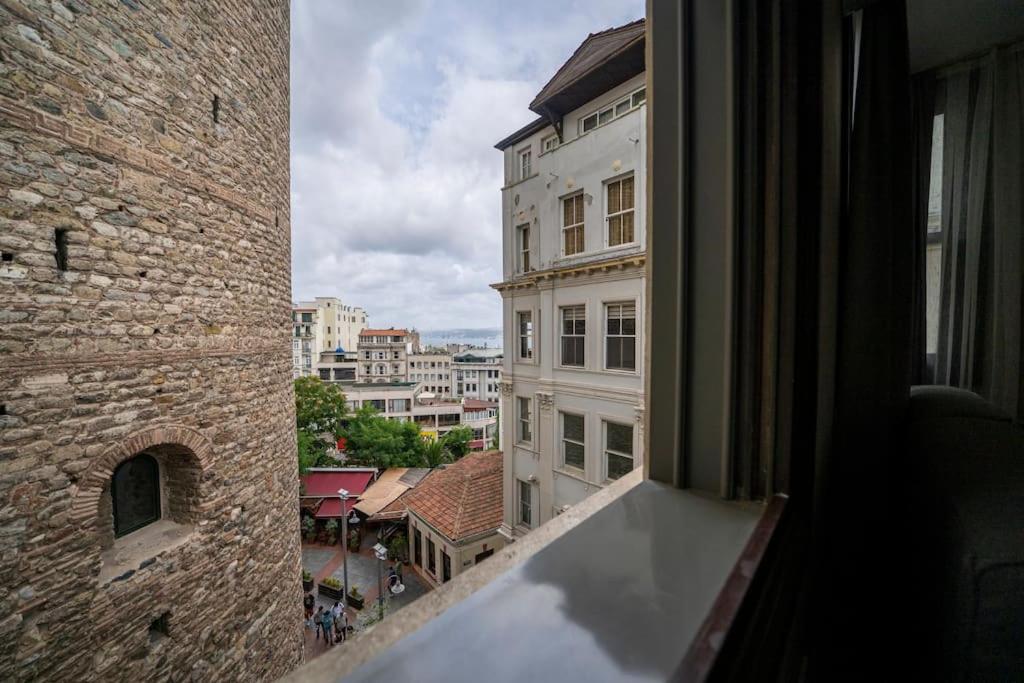 Historic 2 Bedroom Galata Apt-Heart of Istanbul ( Kuledibi 3 )