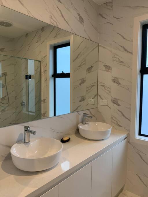 ‘The bayside’ Beautifully brand new house