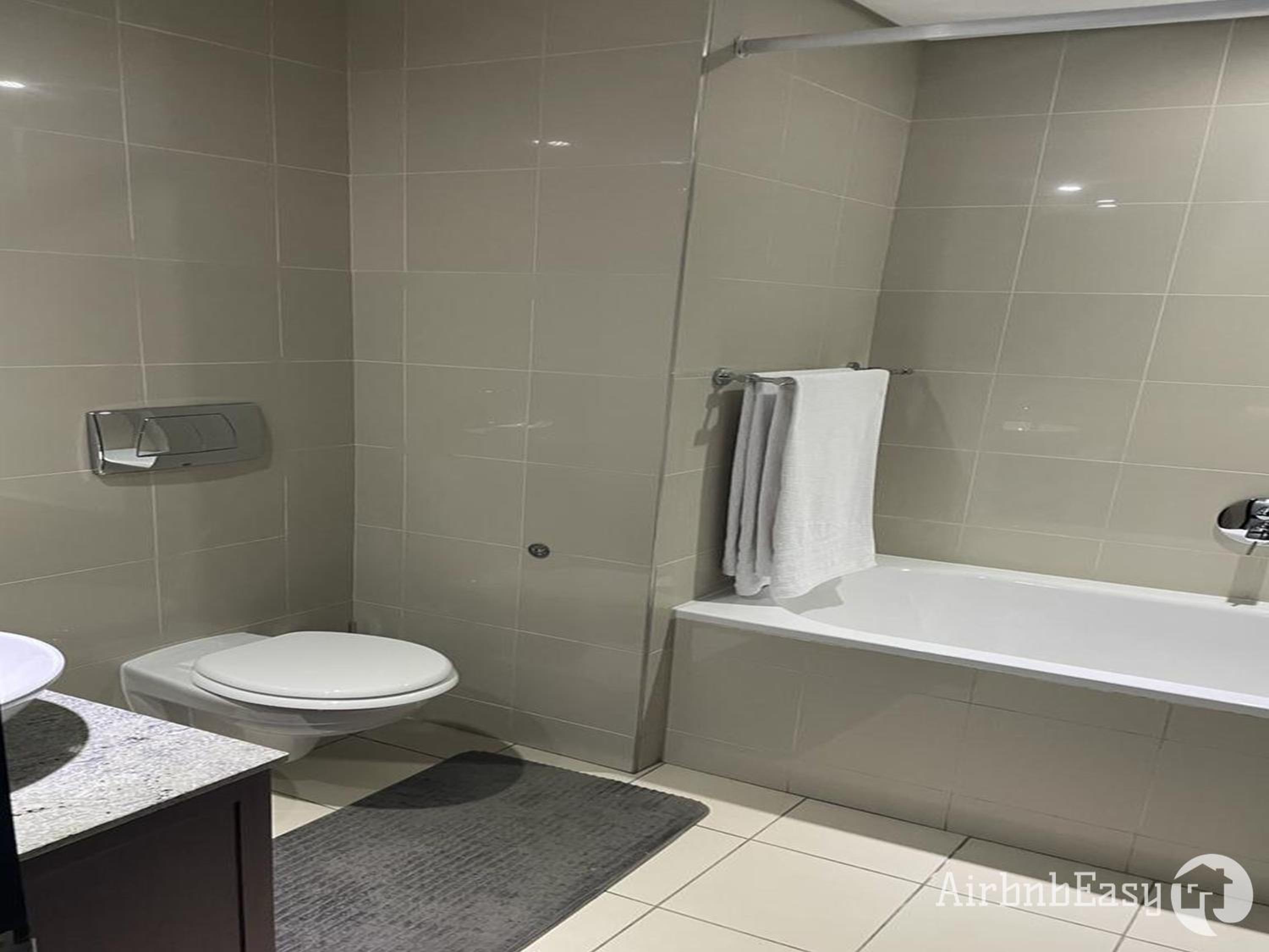 Johannesburg Vacations - Luxury Apartment - Michelangelo Towers - Property Image 23
