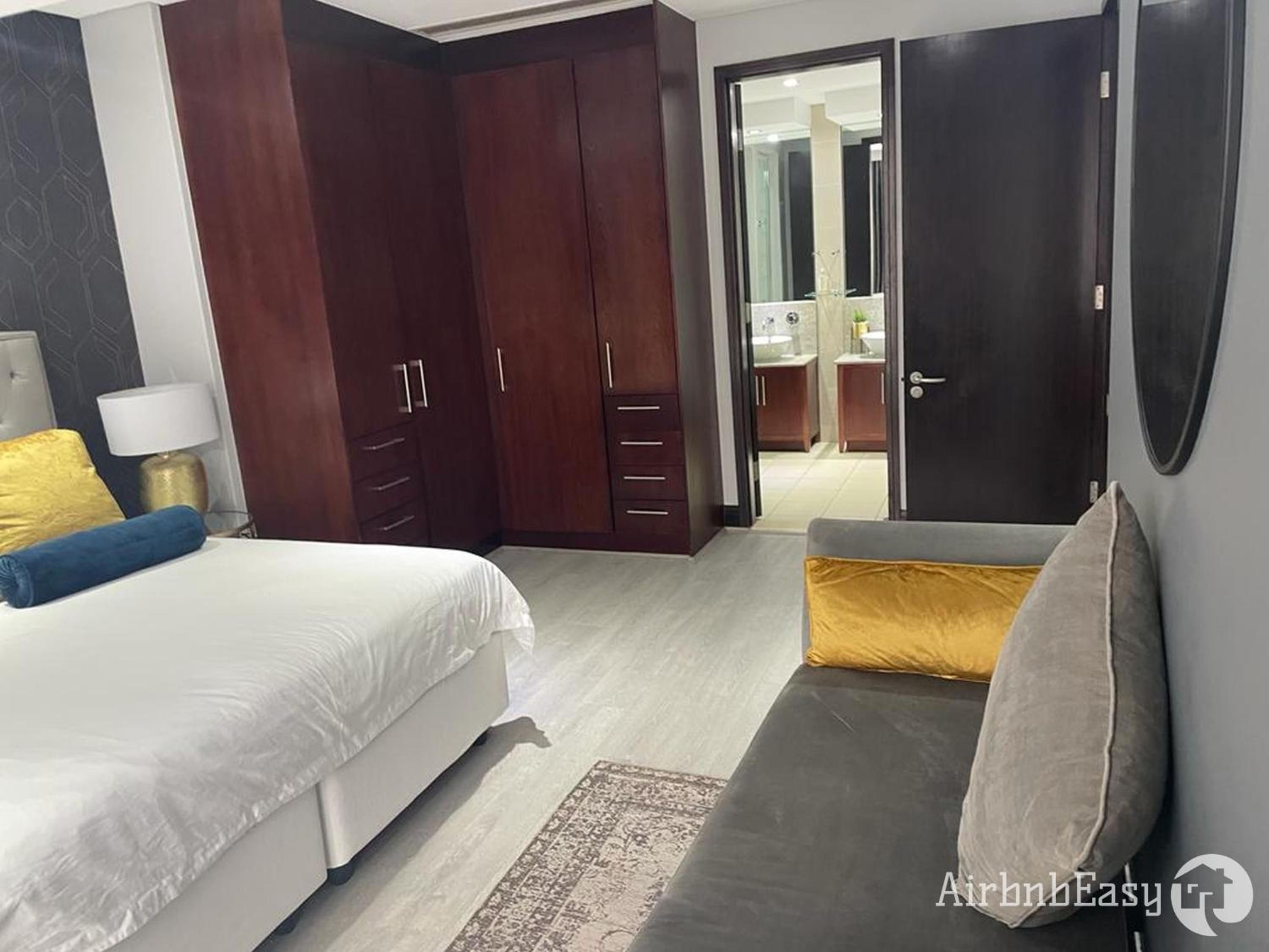 Johannesburg Vacations - Luxury Apartment - Michelangelo Towers - Property Image 13