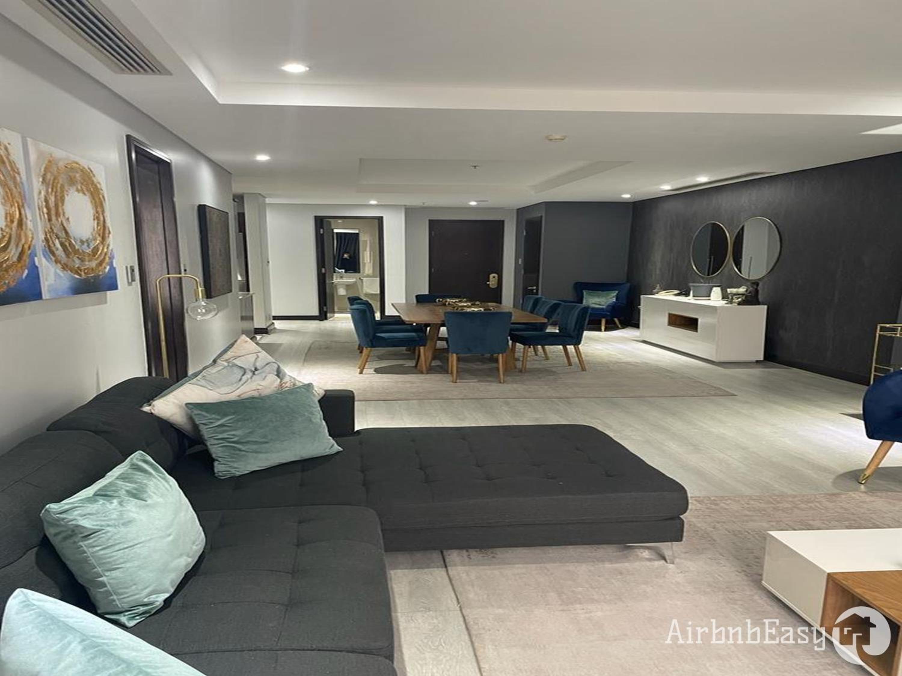 Johannesburg Vacations - Luxury Apartment - Michelangelo Towers - Property Image 5