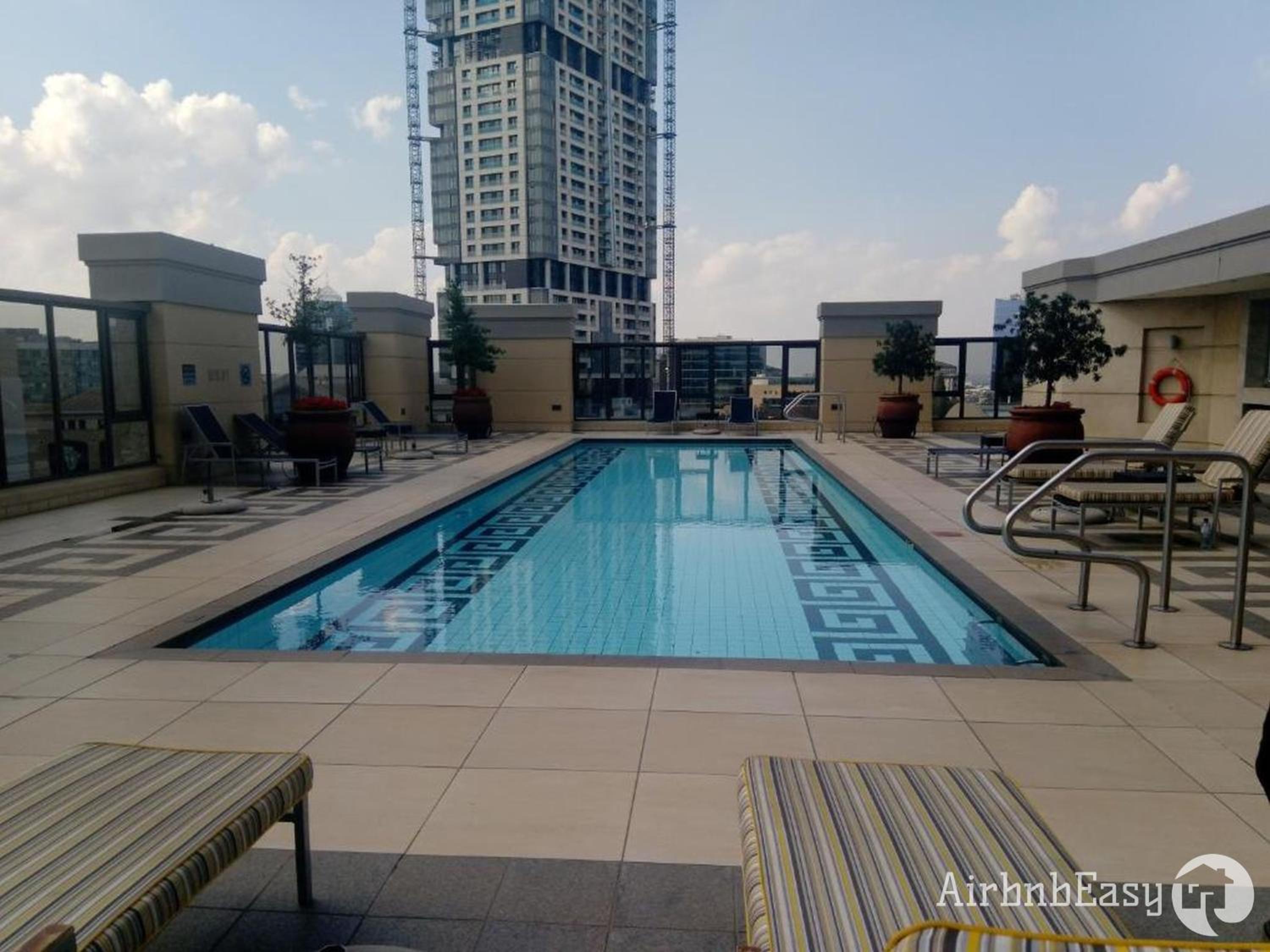 Johannesburg Vacations - Luxury Apartment - Michelangelo Towers - Property Image 8