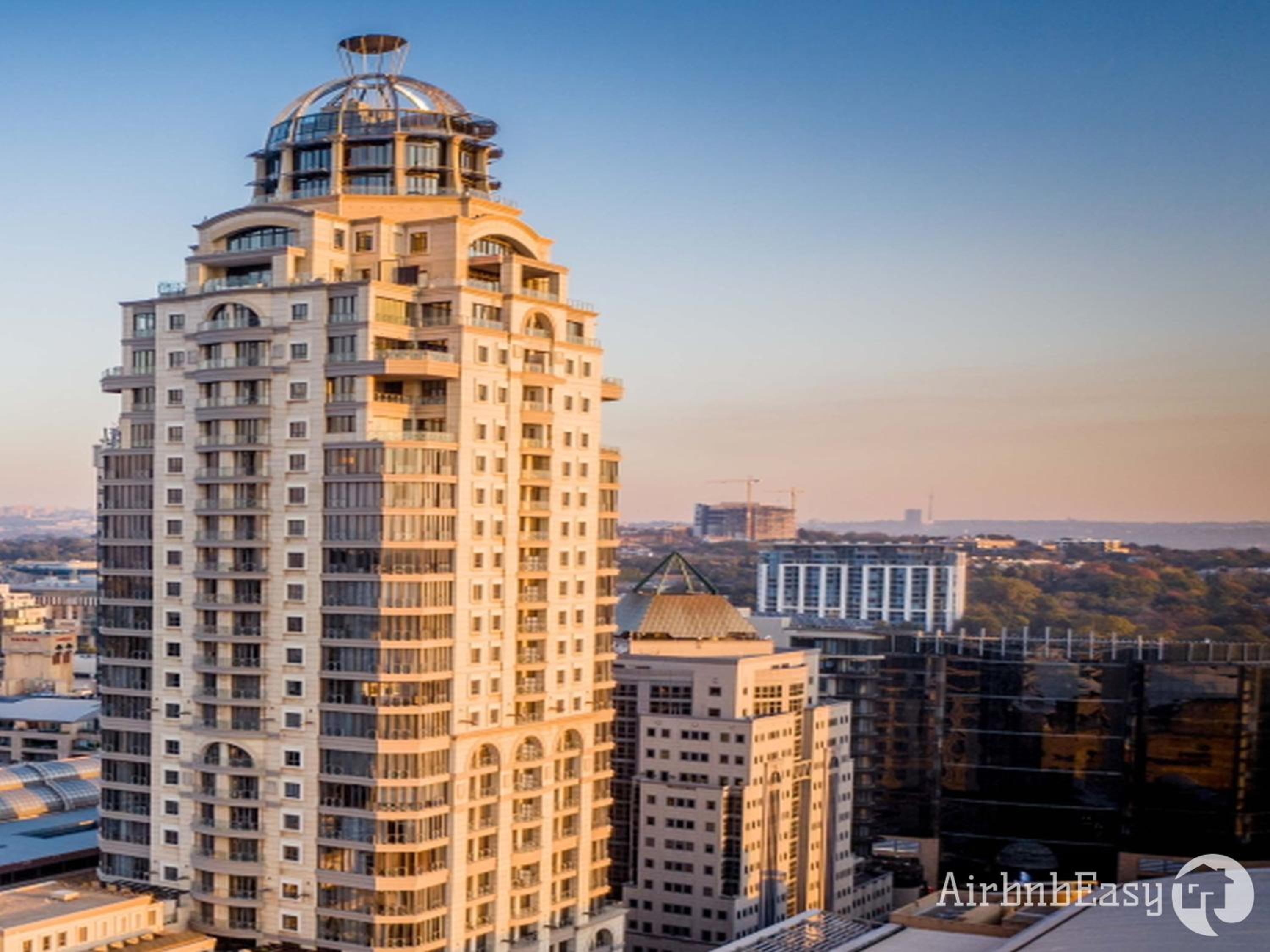 Johannesburg Vacations - Luxury Apartment - Michelangelo Towers - Property Image 1
