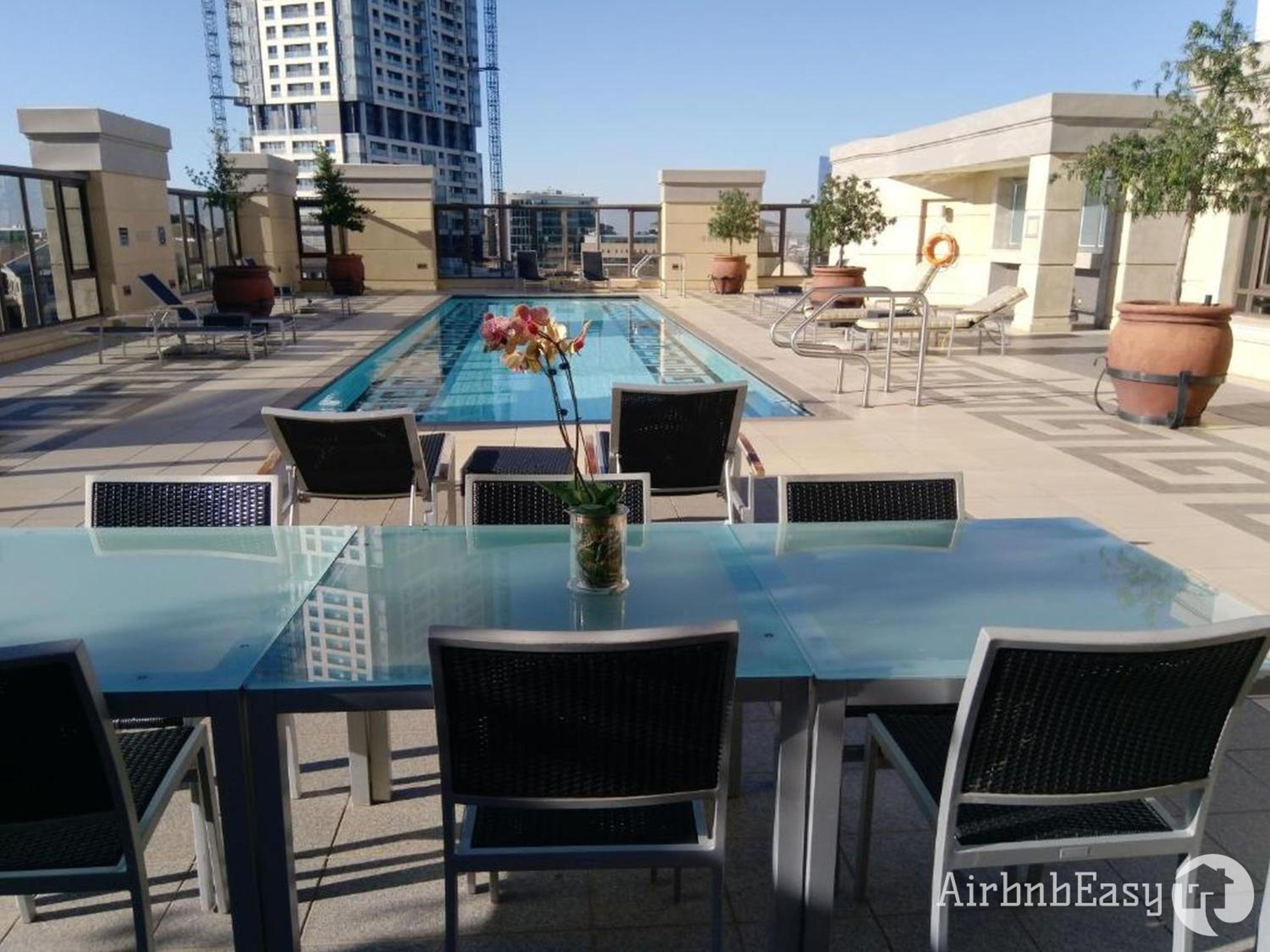 Johannesburg Vacations - Luxury Apartment - Michelangelo Towers - Property Image 25