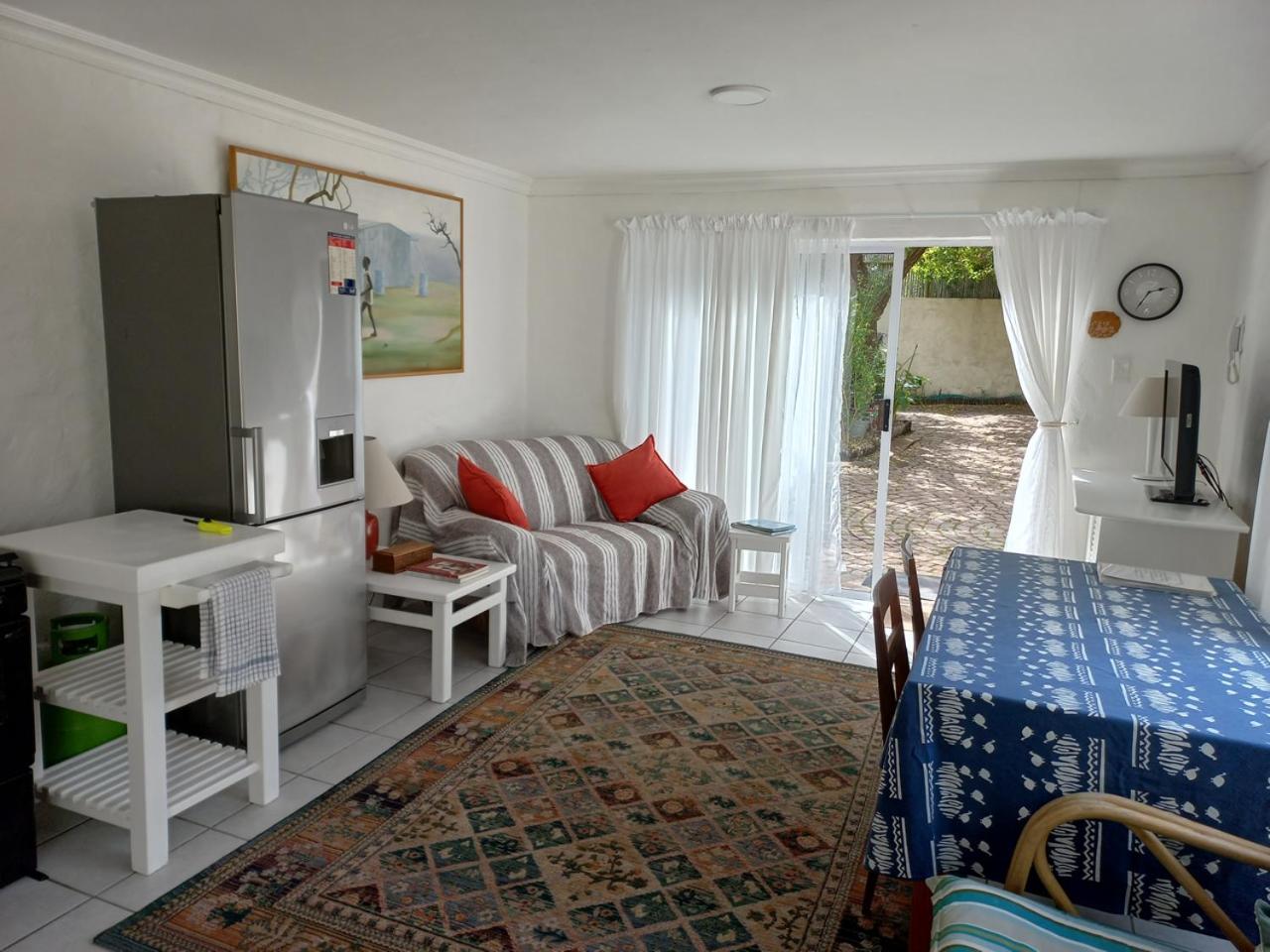 Onrus Garden Cottage, Sunny and Spacious