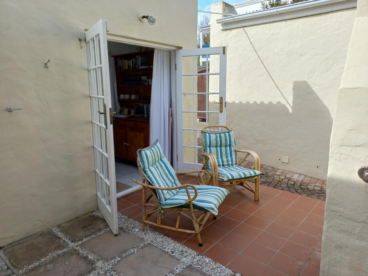 Onrus Garden Cottage, Sunny and Spacious