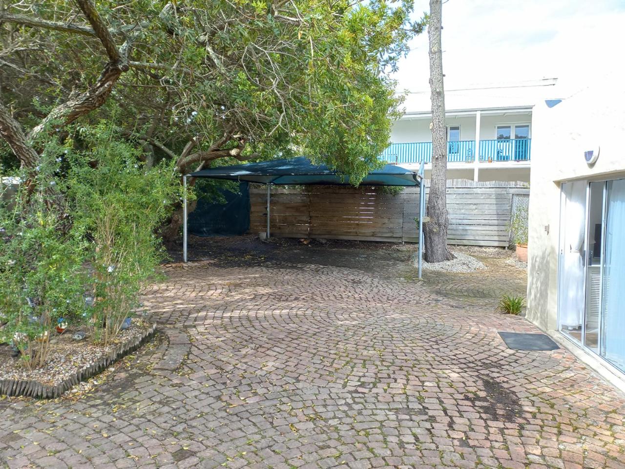 Onrus Garden Cottage, Sunny and Spacious
