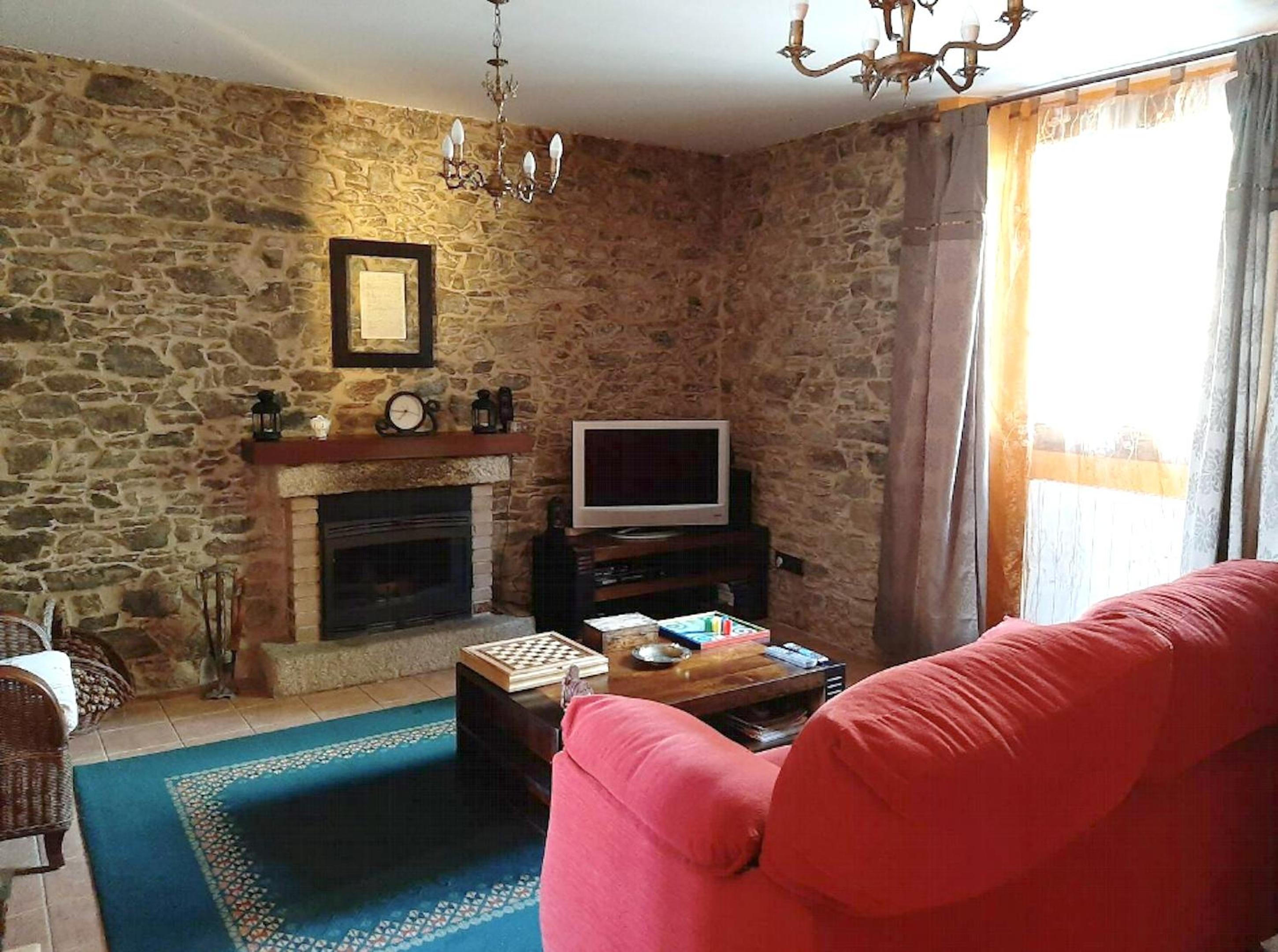 Spacious villa with pool in Empalme de Vilar - 300 m², 8 guests view 3