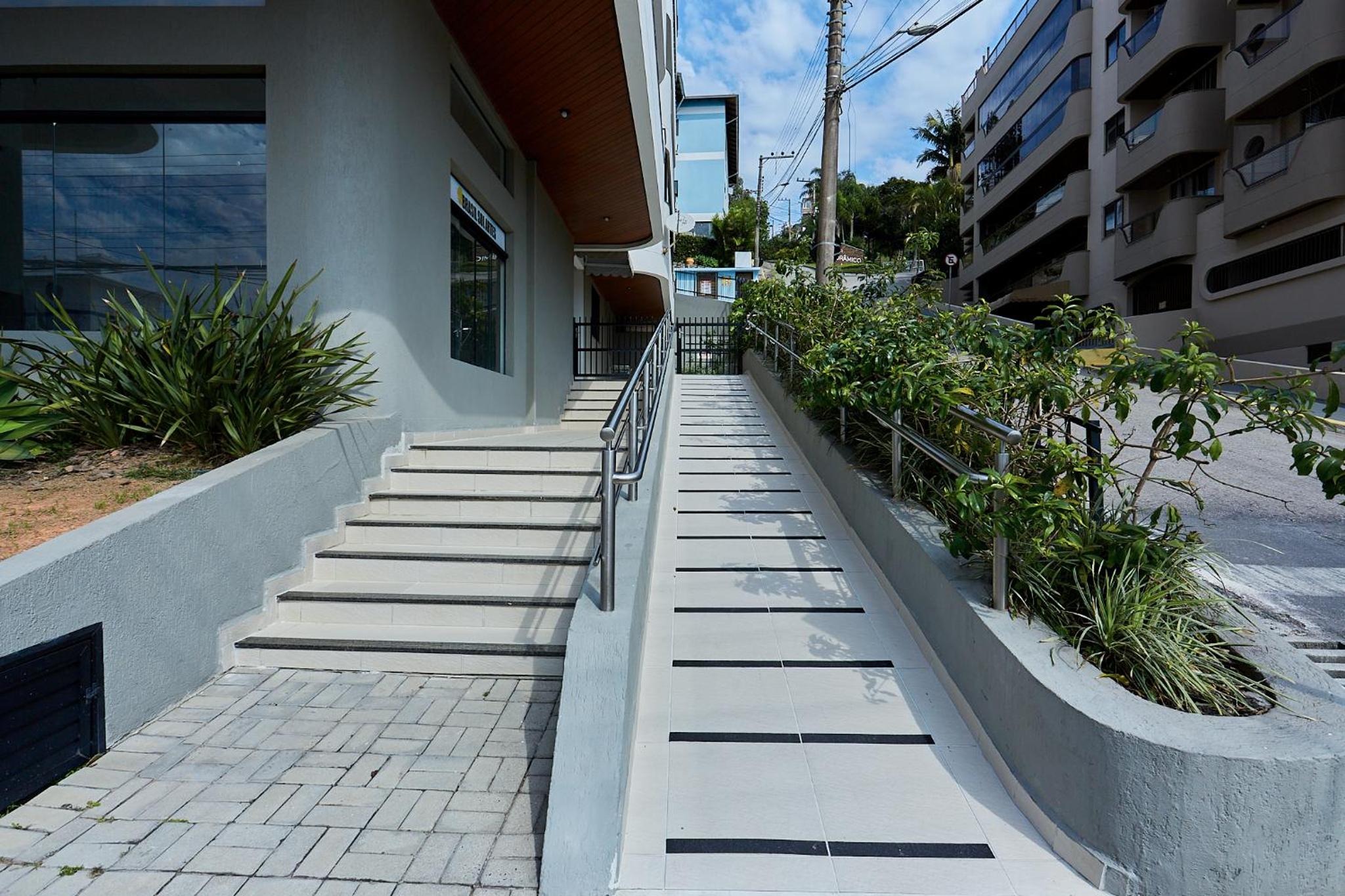 509 Apto 3 quartos sobre Avenida com vista para o mar em Bombinhas Centro