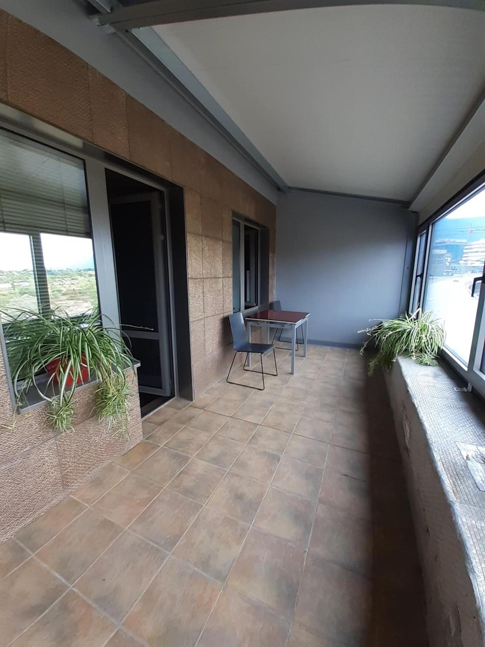Apartment House - Delta view 5