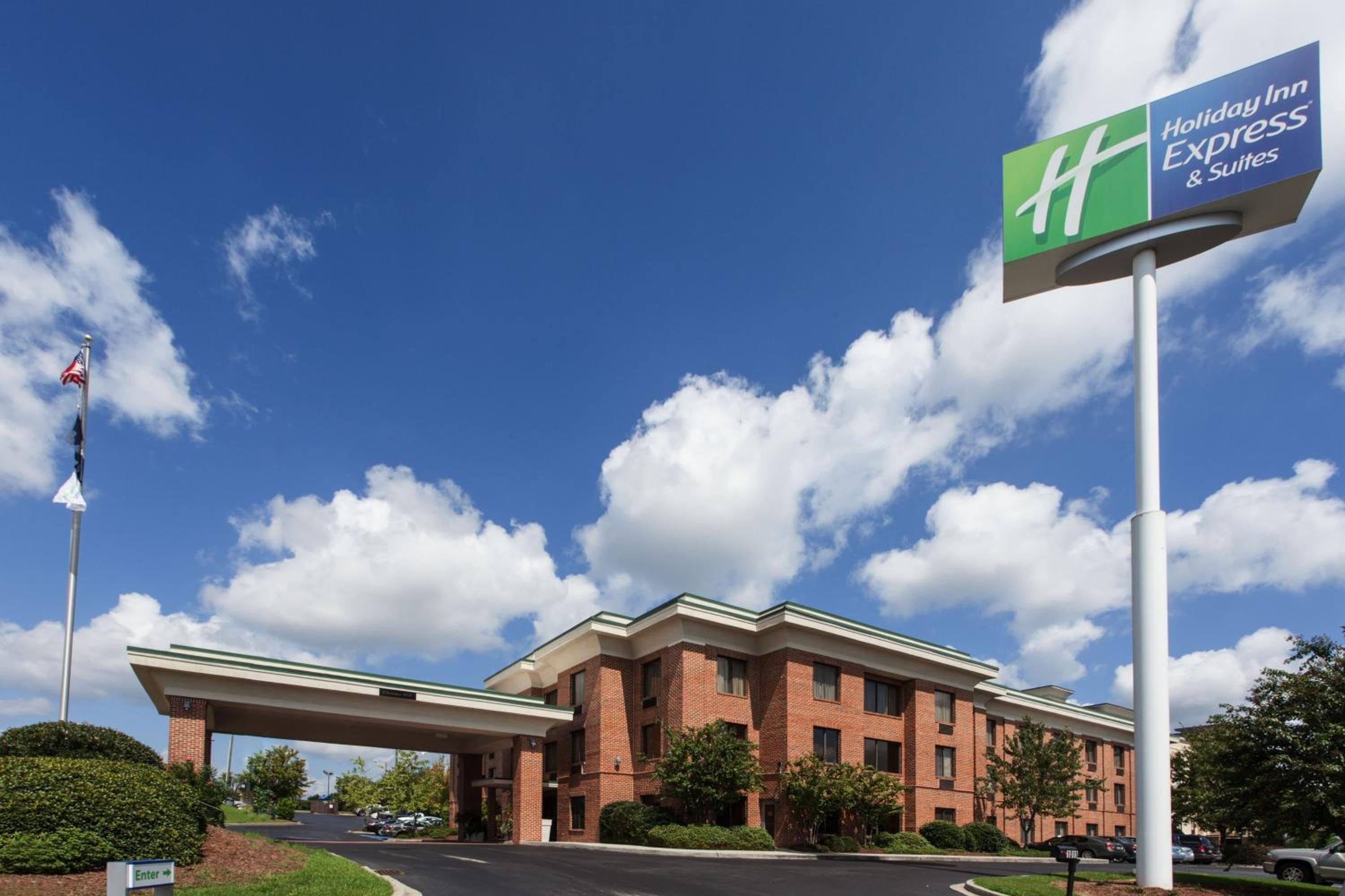 Hotel Holiday Inn Express Hotel & Suites Columbia-I-20 at Clemson Road, an IHG Hotel - Image 1
