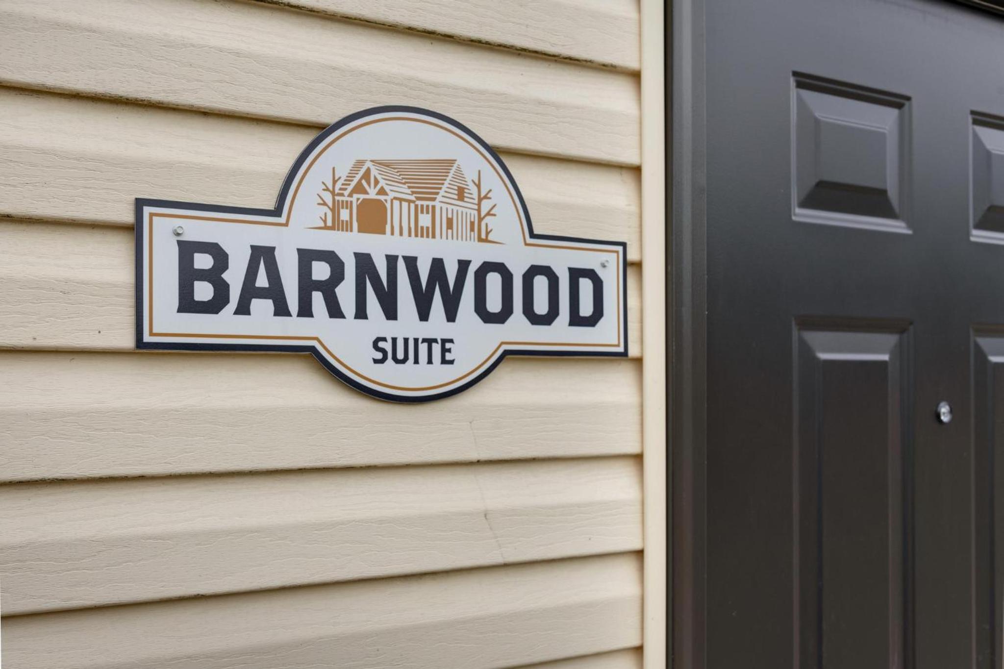 Barnwood Suite - Main Street Lodge in Berlin view 3