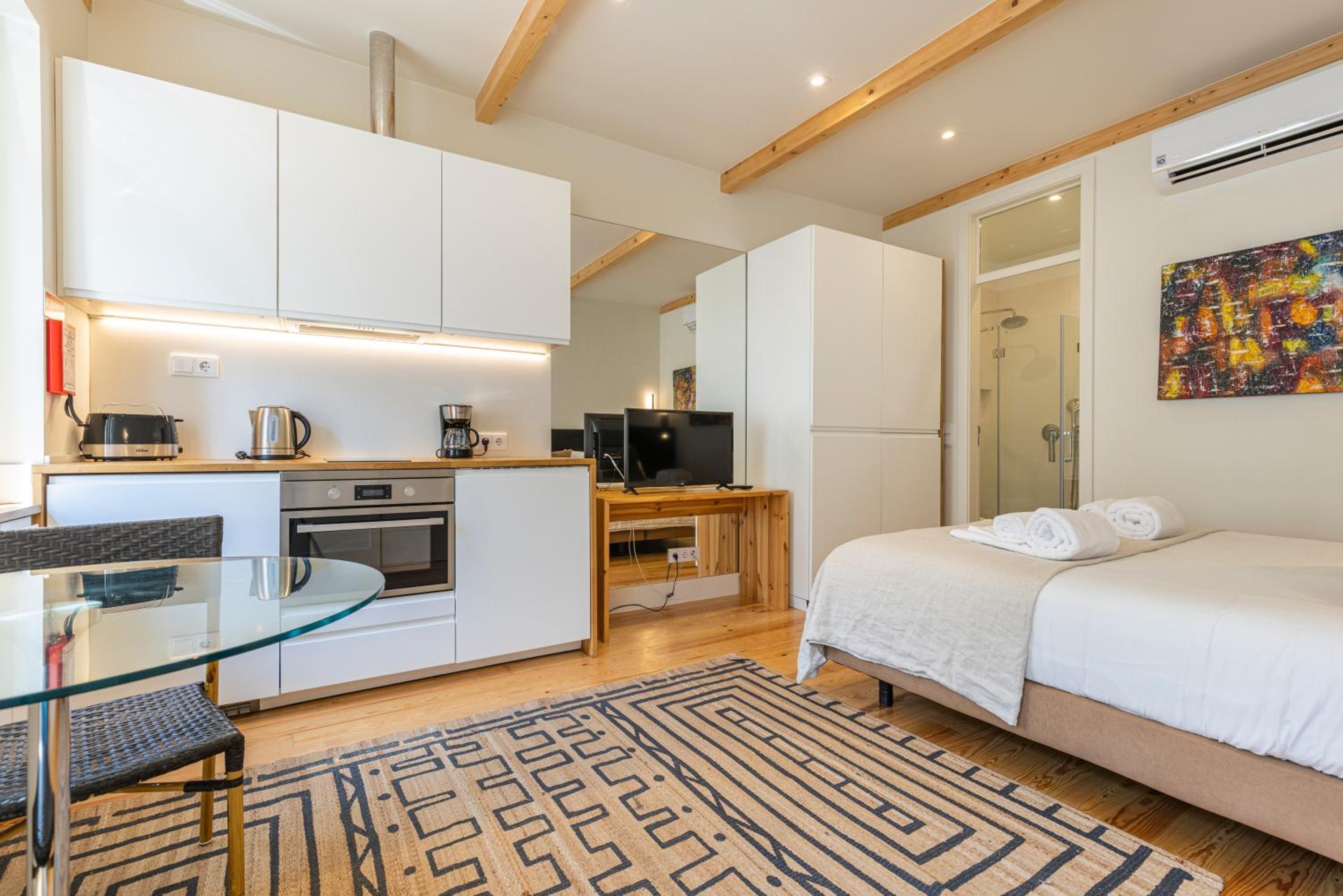 Cozy Studio Apartment near the river II