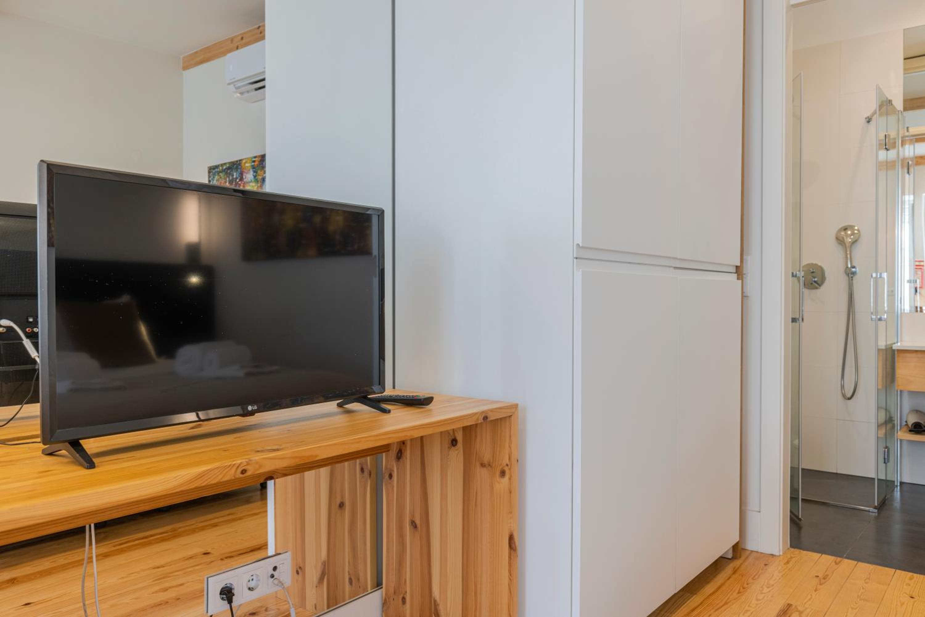 Cozy Studio Apartment near the river II