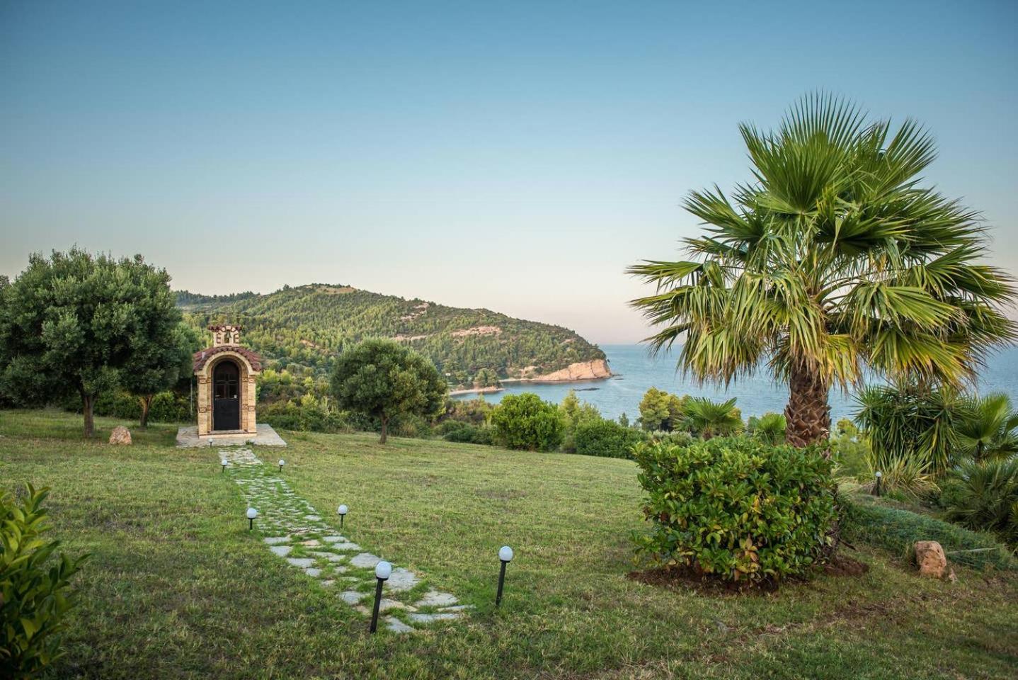 Spectacular villa near the beach! view 4