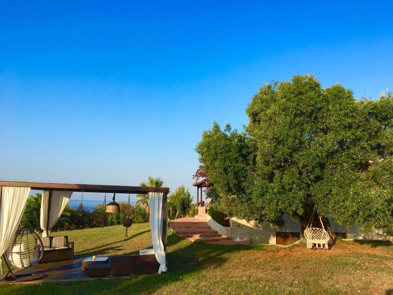 Spectacular villa near the beach! view 3