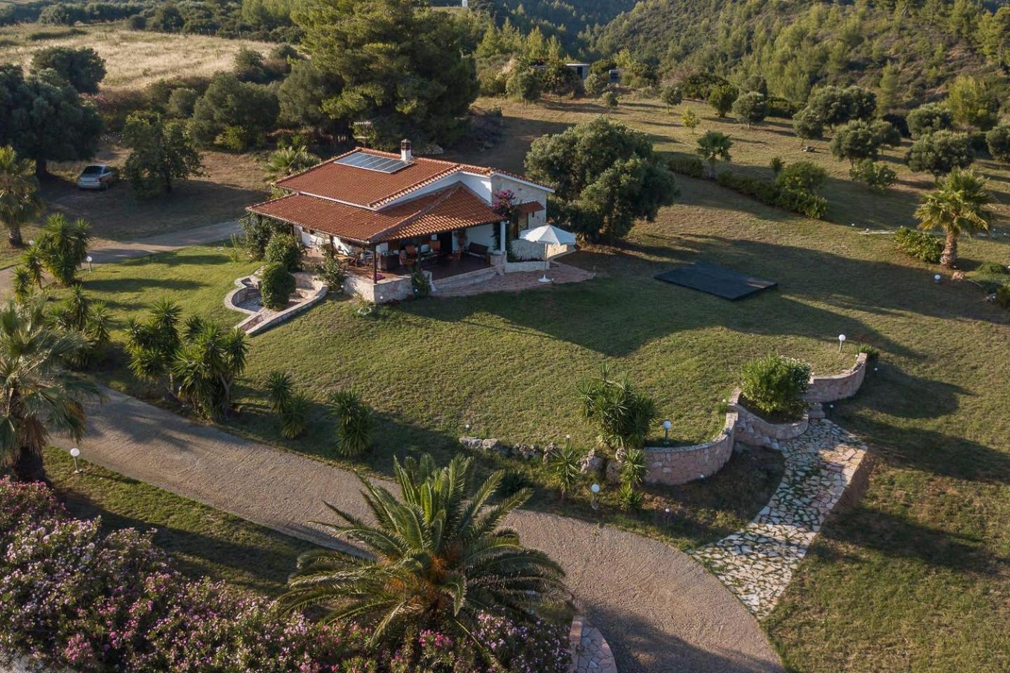 Spectacular villa near the beach! view 5