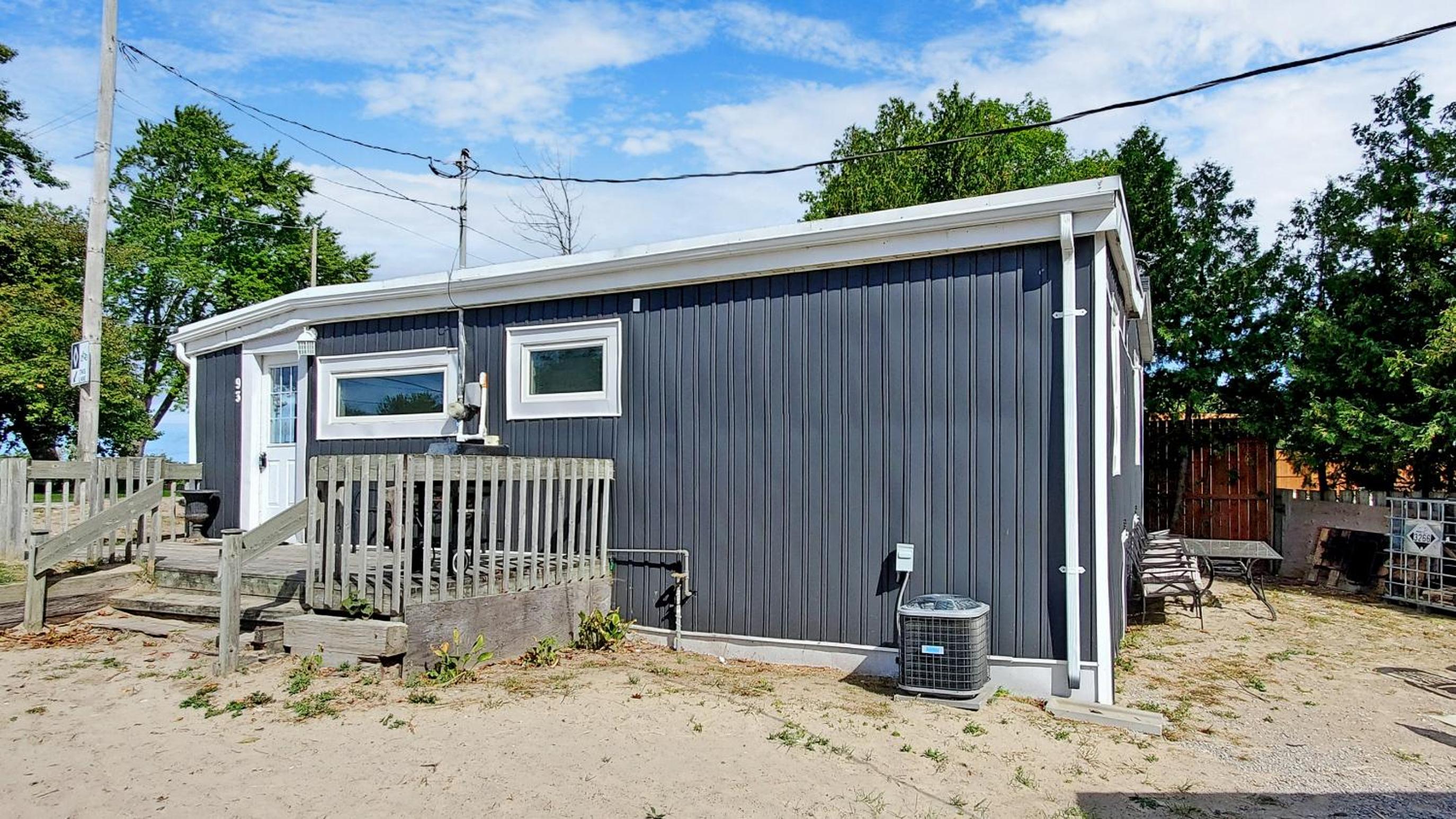 Main Beach River Retreat - Wasaga Beach 1 - Main Strip - 93 Mosley St view 5