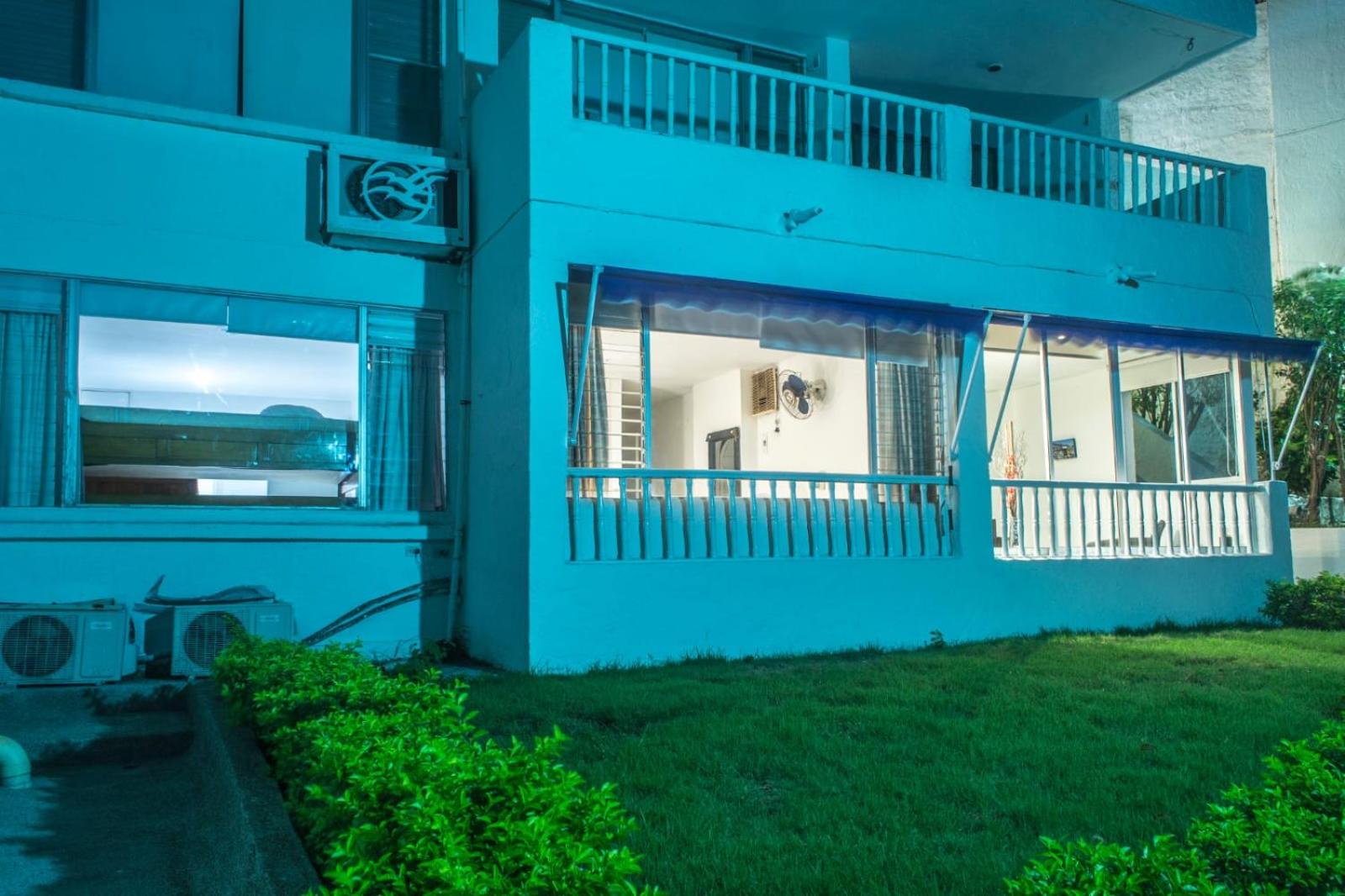 Apartamento con playa privada y piscina