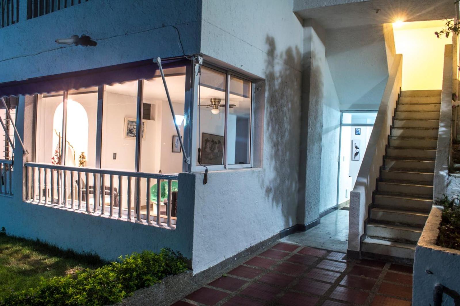 Apartamento con playa privada y piscina