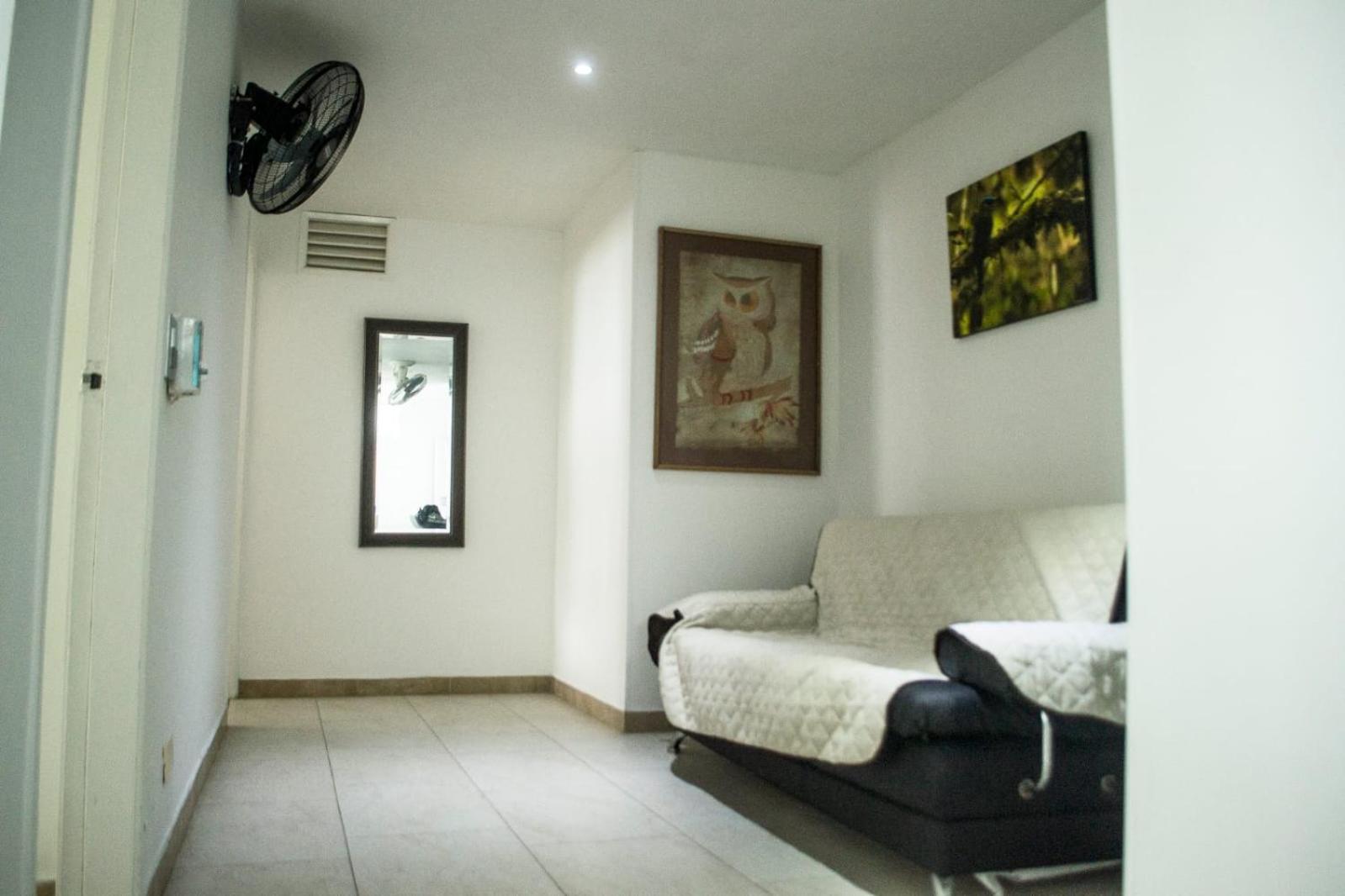 Apartamento con playa privada y piscina