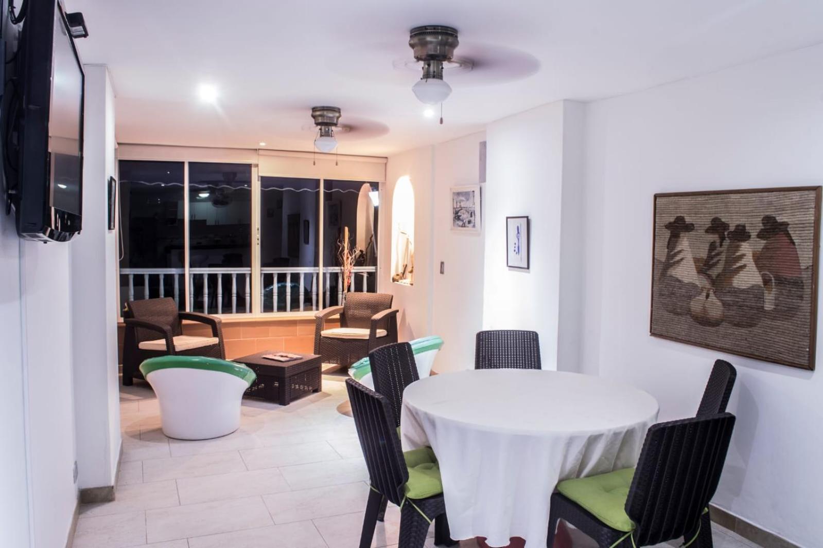 Apartamento con playa privada y piscina
