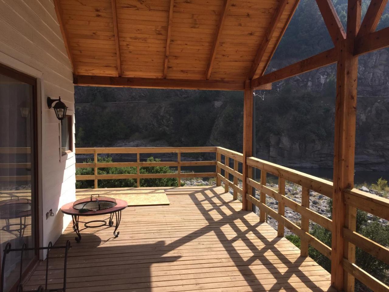 Los Quenes River Lodge