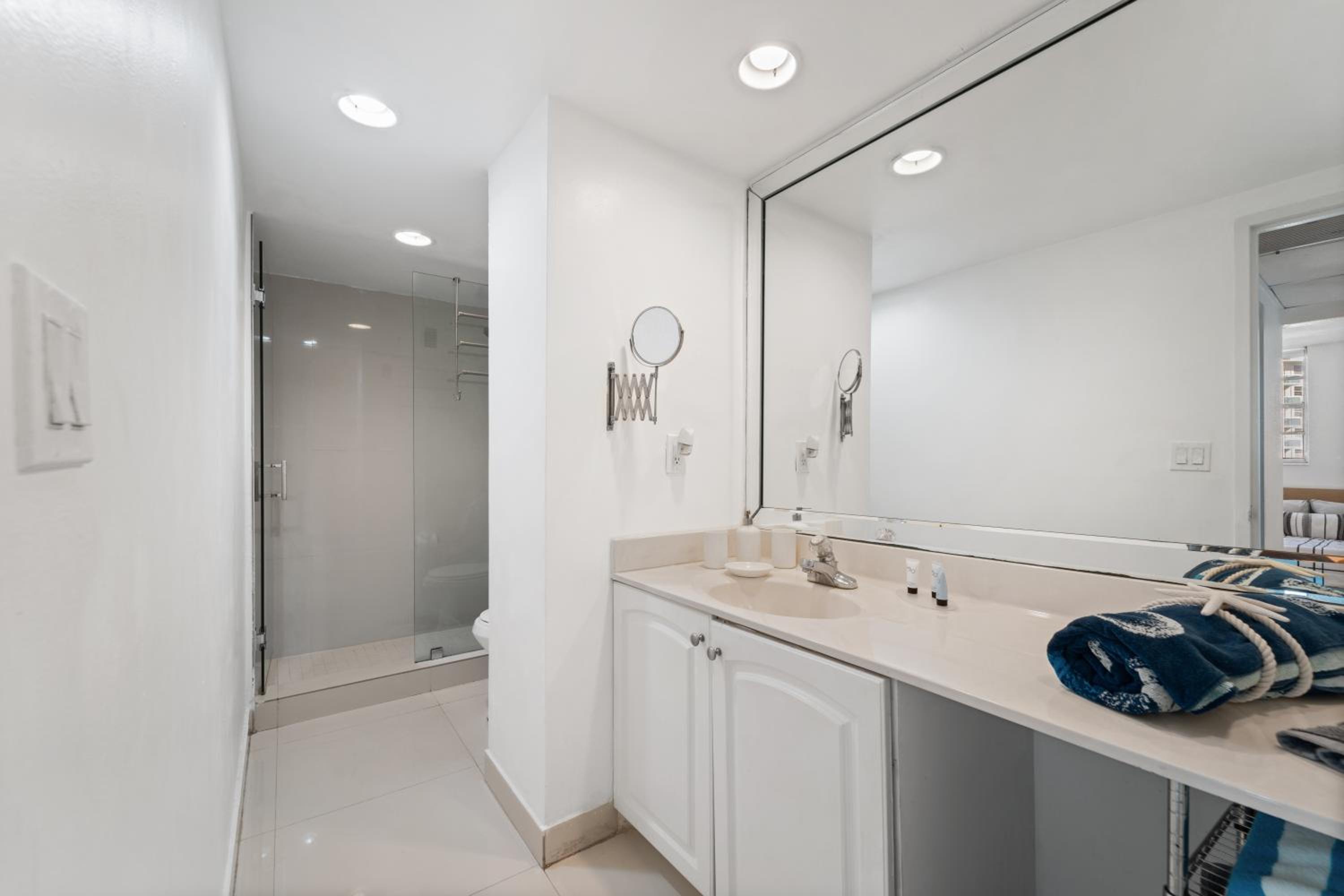 FIFA 2026 Base | Oceanfront Condo | Pool + Gym | 12min Hard Rock Stadium | Hollywood Beach view 5