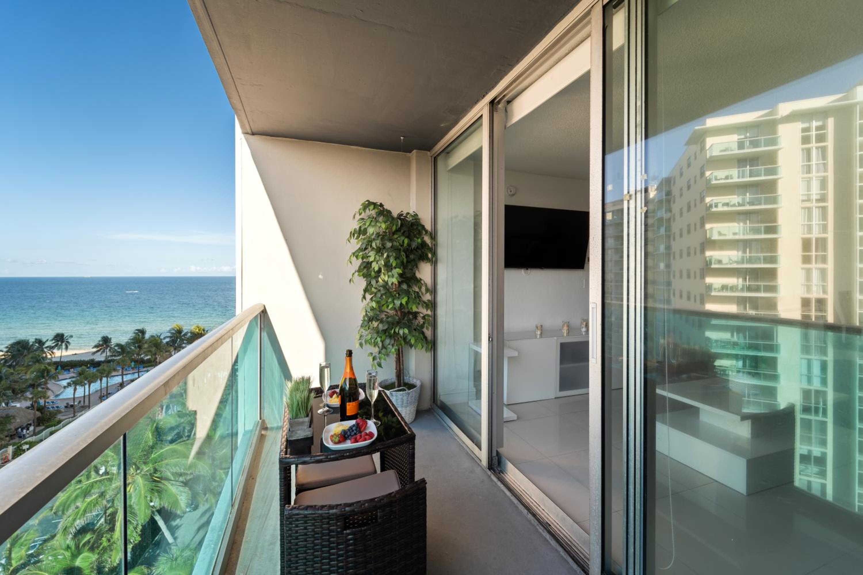 FIFA 2026 Base | Oceanfront Condo | Pool + Gym | 12min Hard Rock Stadium | Hollywood Beach view 4