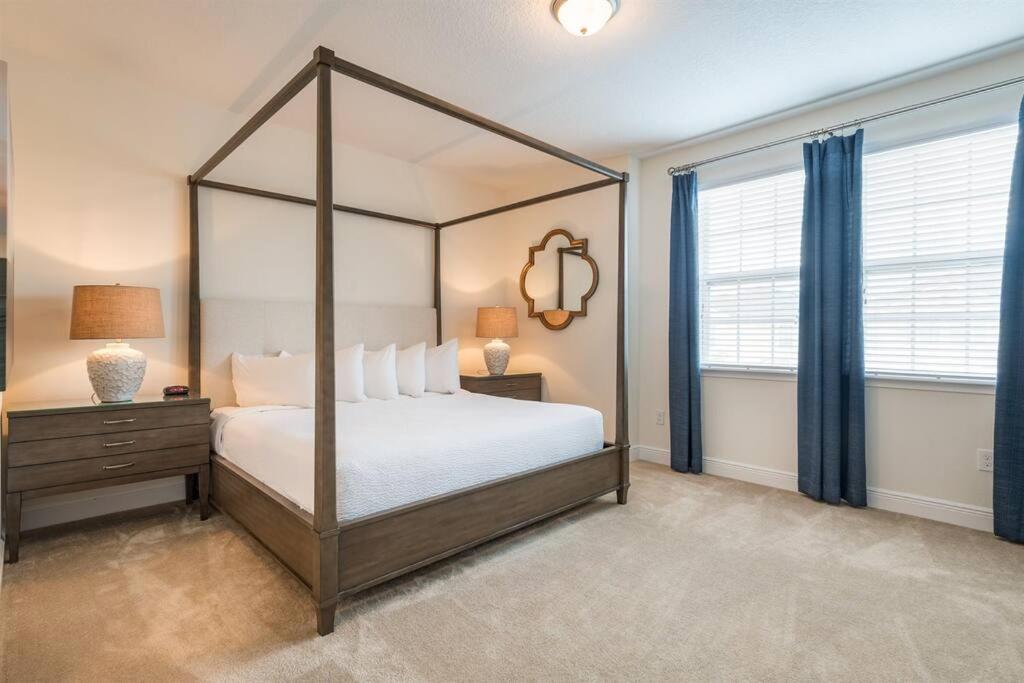 350 Villa - 8BD - Private Pool - Game room