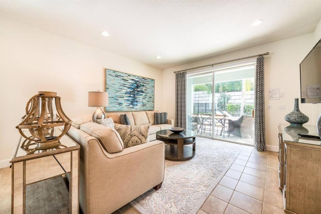 350 Villa - 8BD - Private Pool - Game room