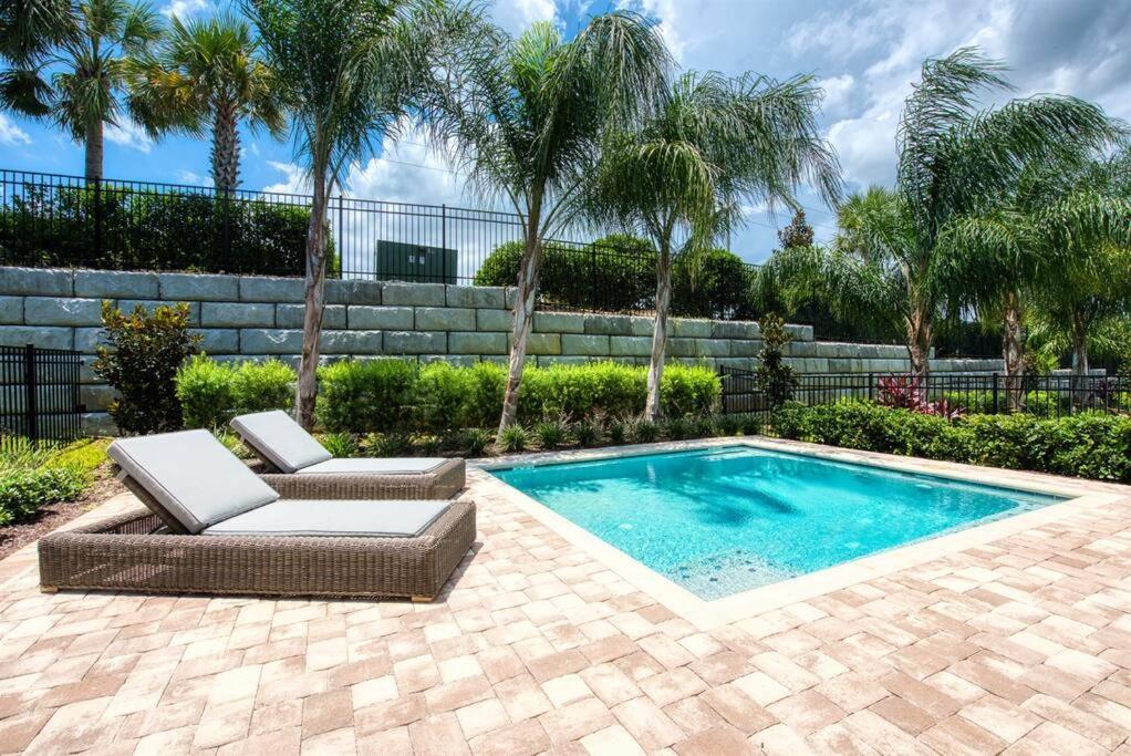 350 Villa - 8BD - Private Pool - Game room