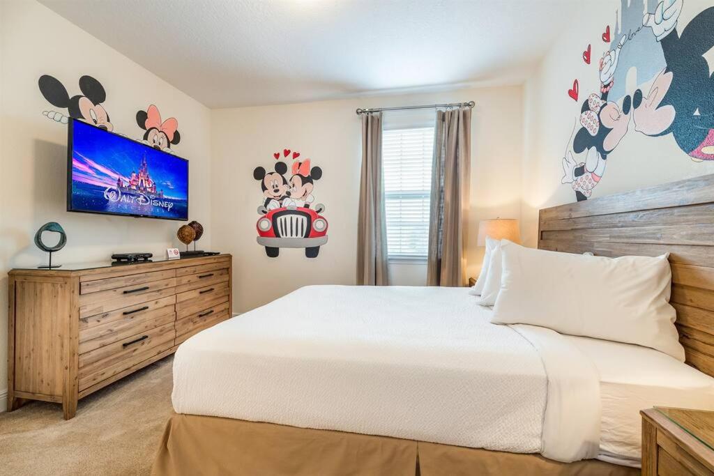 350 Villa - 8BD - Private Pool - Game room