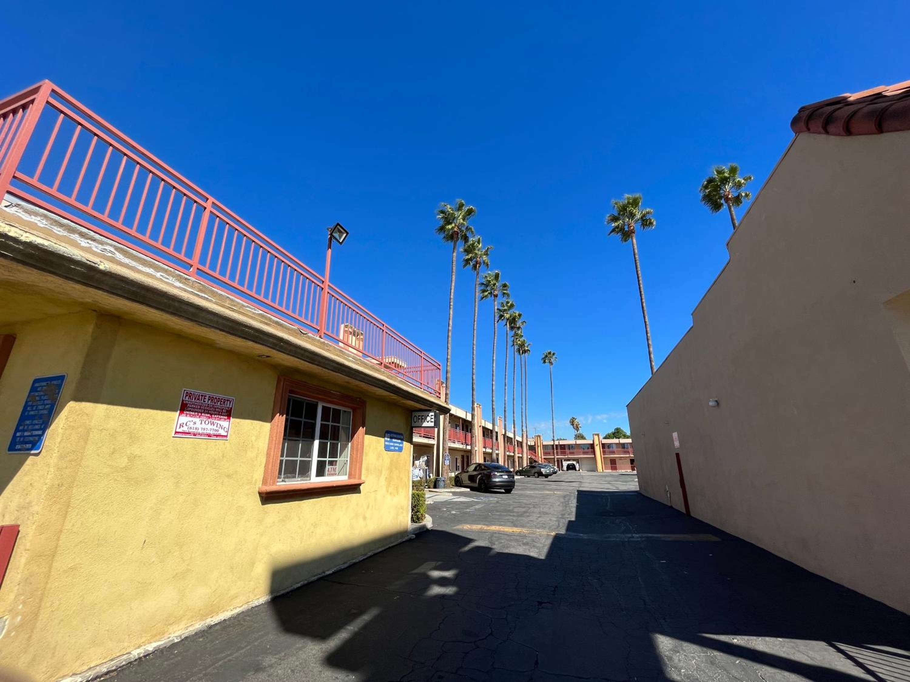 Palm Tree Inn - Property Image 1