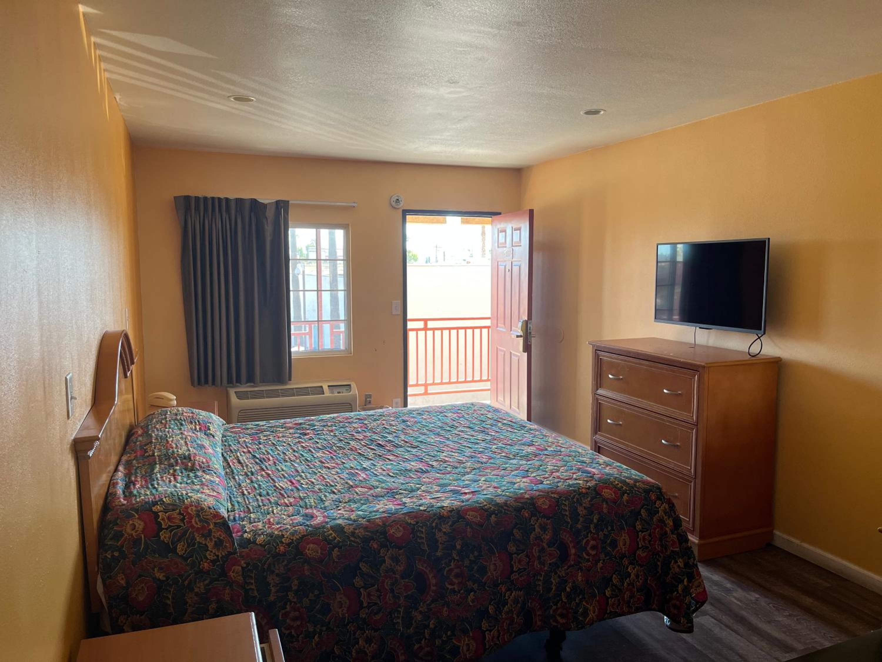 Palm Tree Inn - Property Image 2