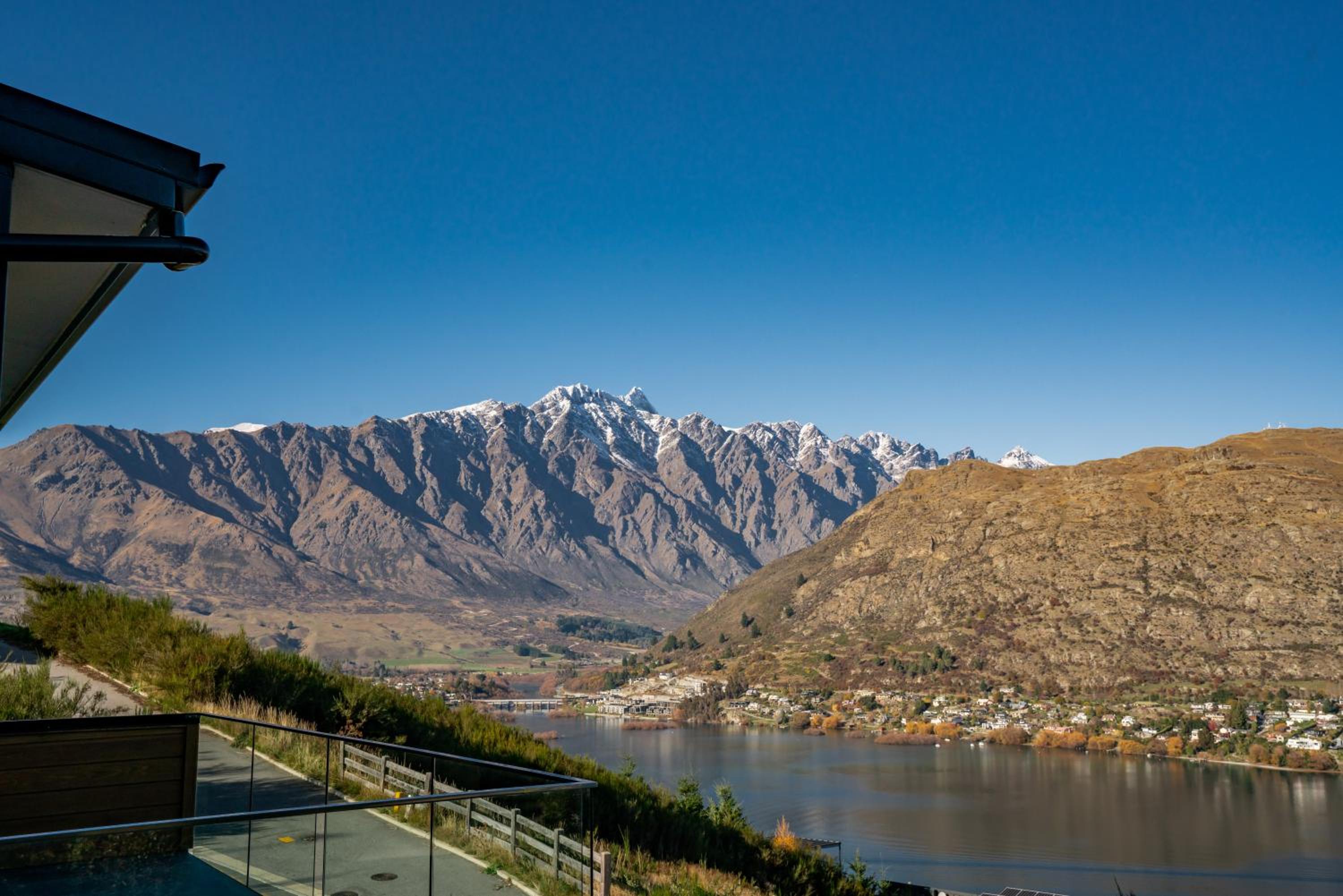 A Luckie Charm - 5-Bedroom Townhouse with Spectacular View view 5