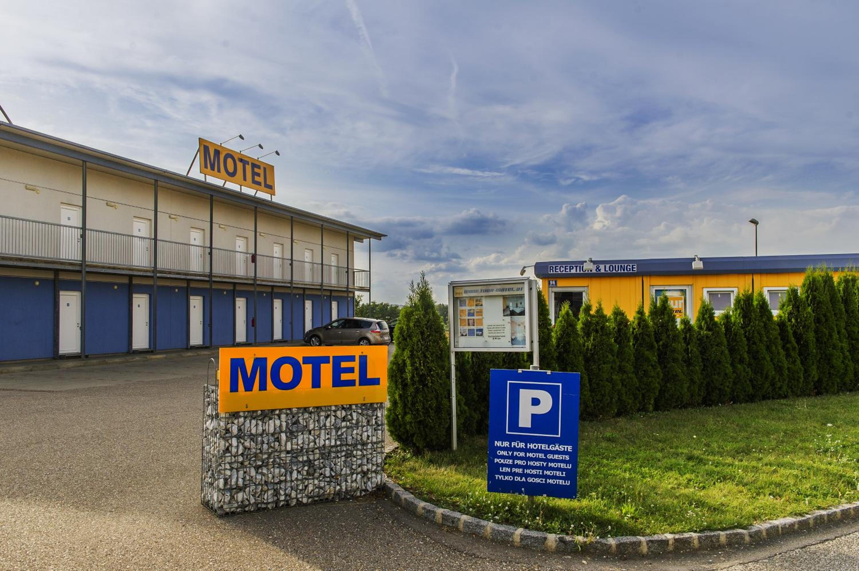 Tour-Motel view 5