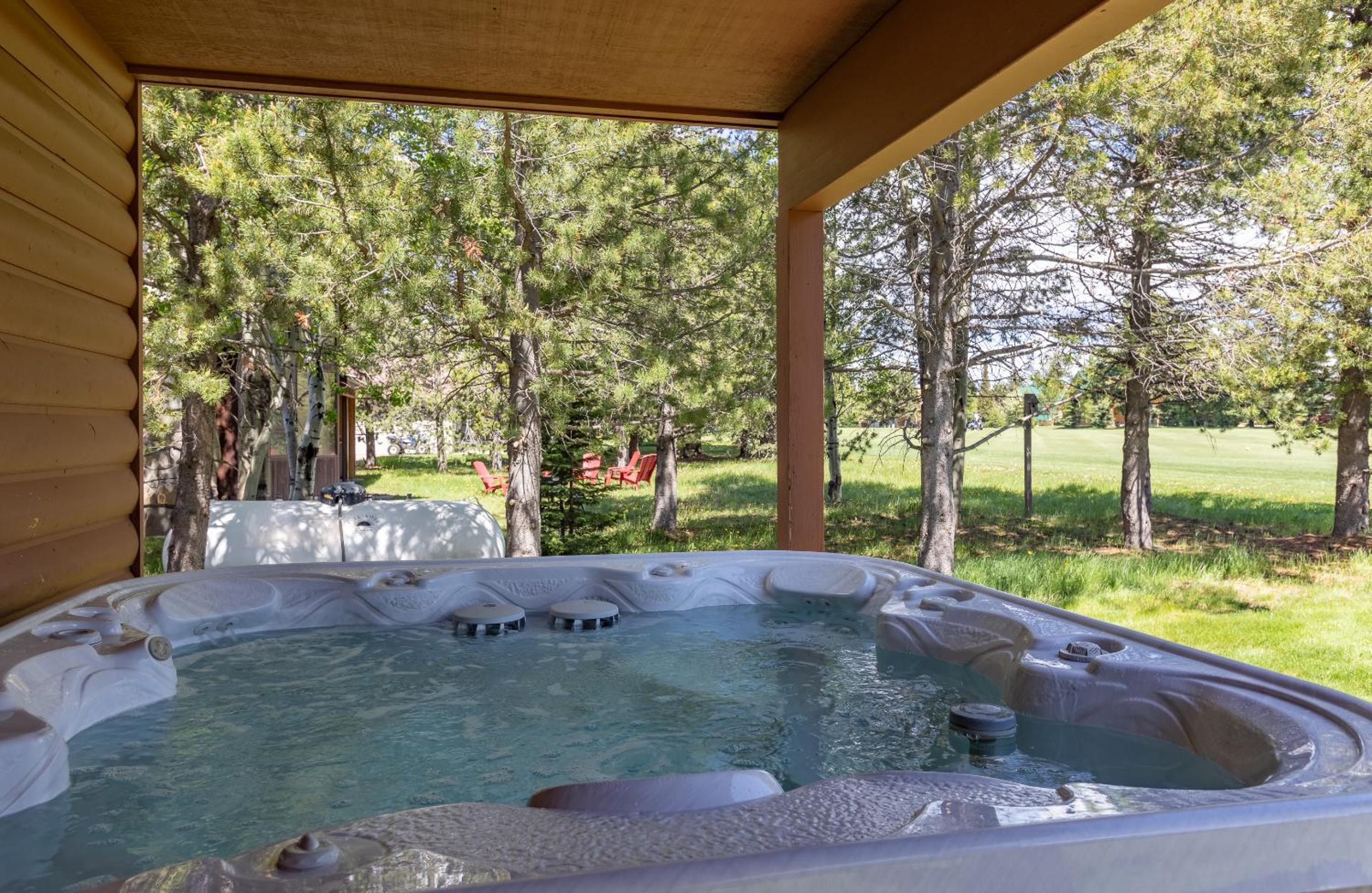 Deer View by KABINO Hot Tub Fire Pit Garage Roku WiFi Grill Fireplace view 4