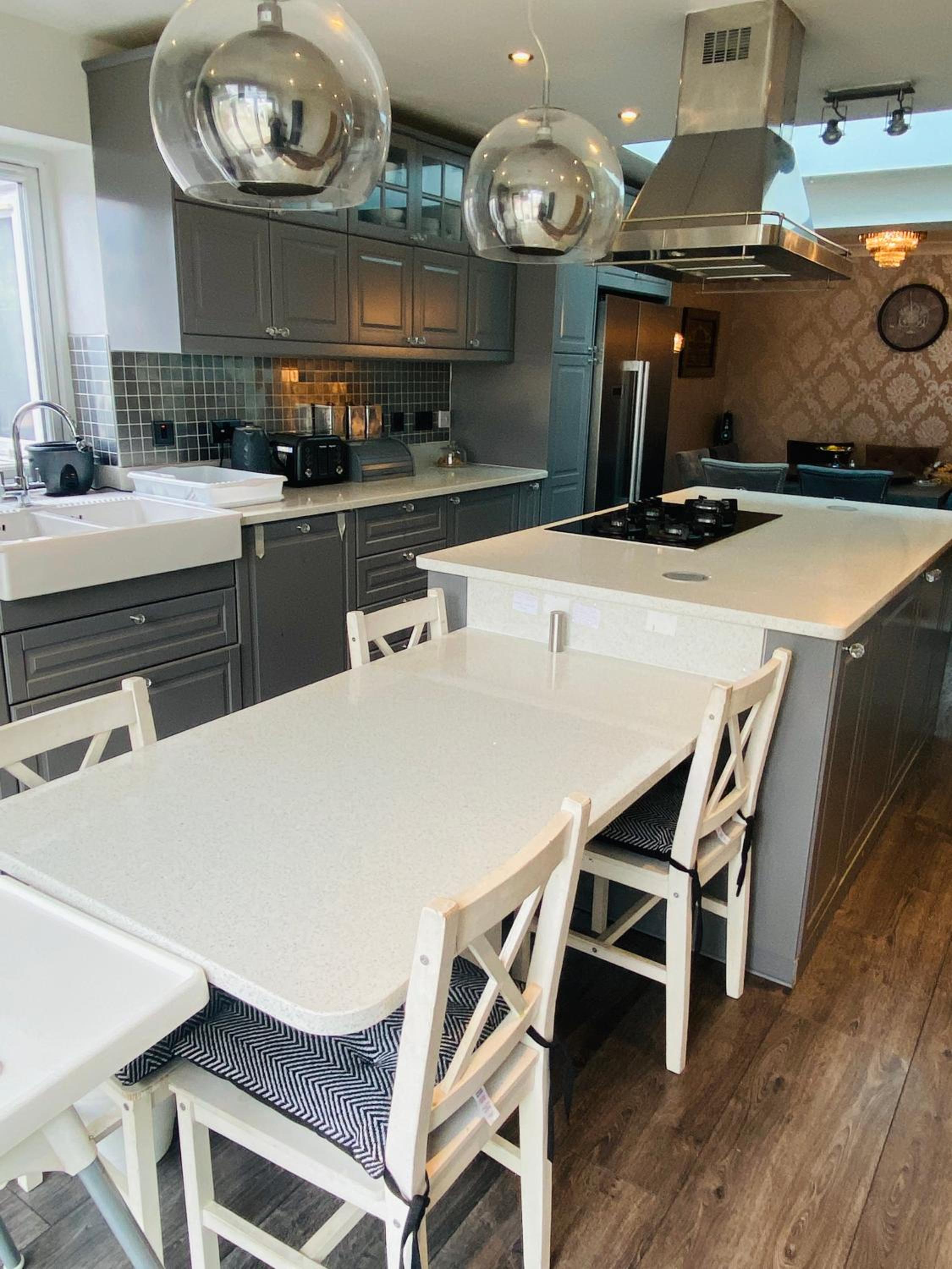 Hameway House- Stunning 4 bedroom house with a spacious kitchen