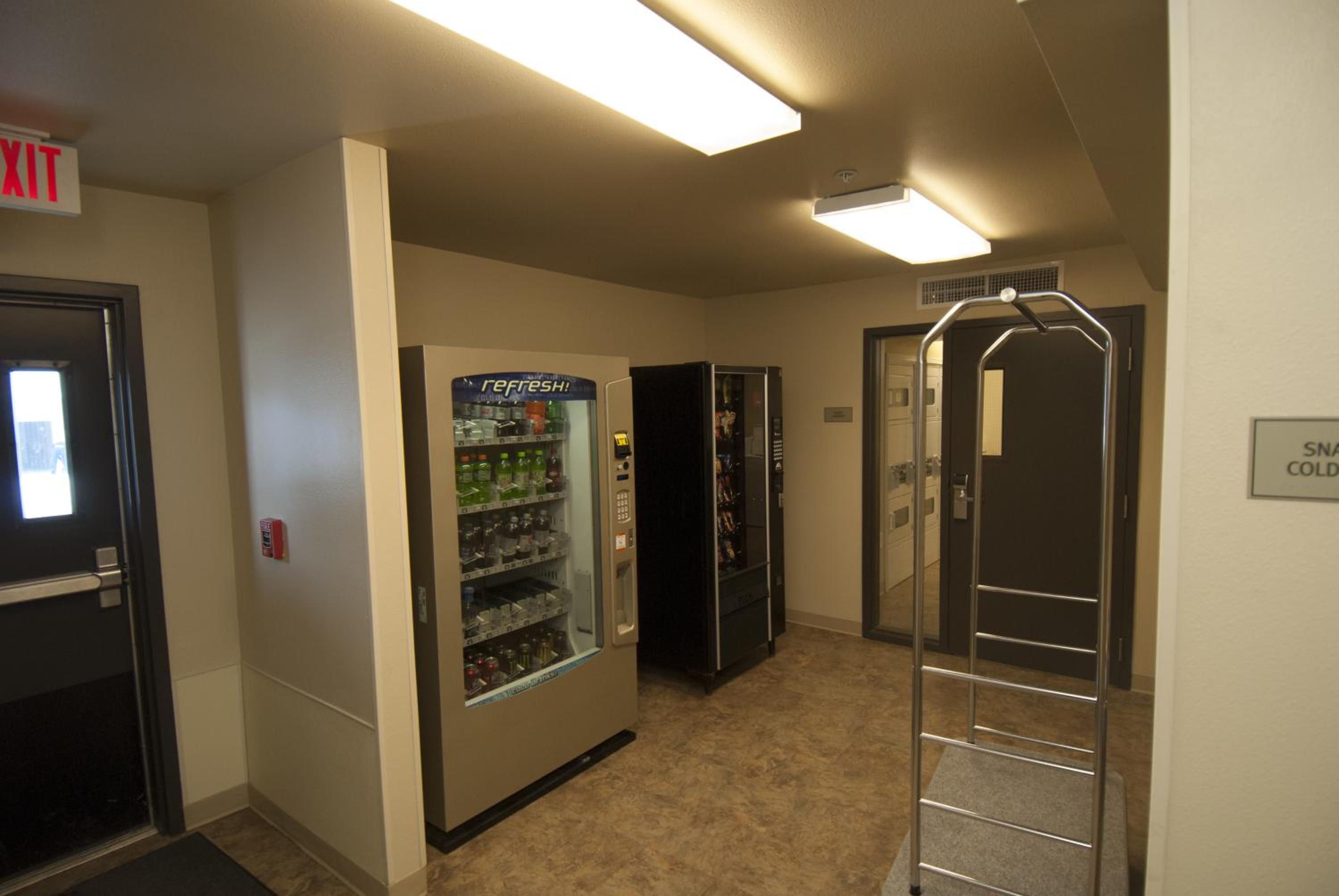 Dickinson Vacations - Suburban Studios Dickinson - Property Image 10