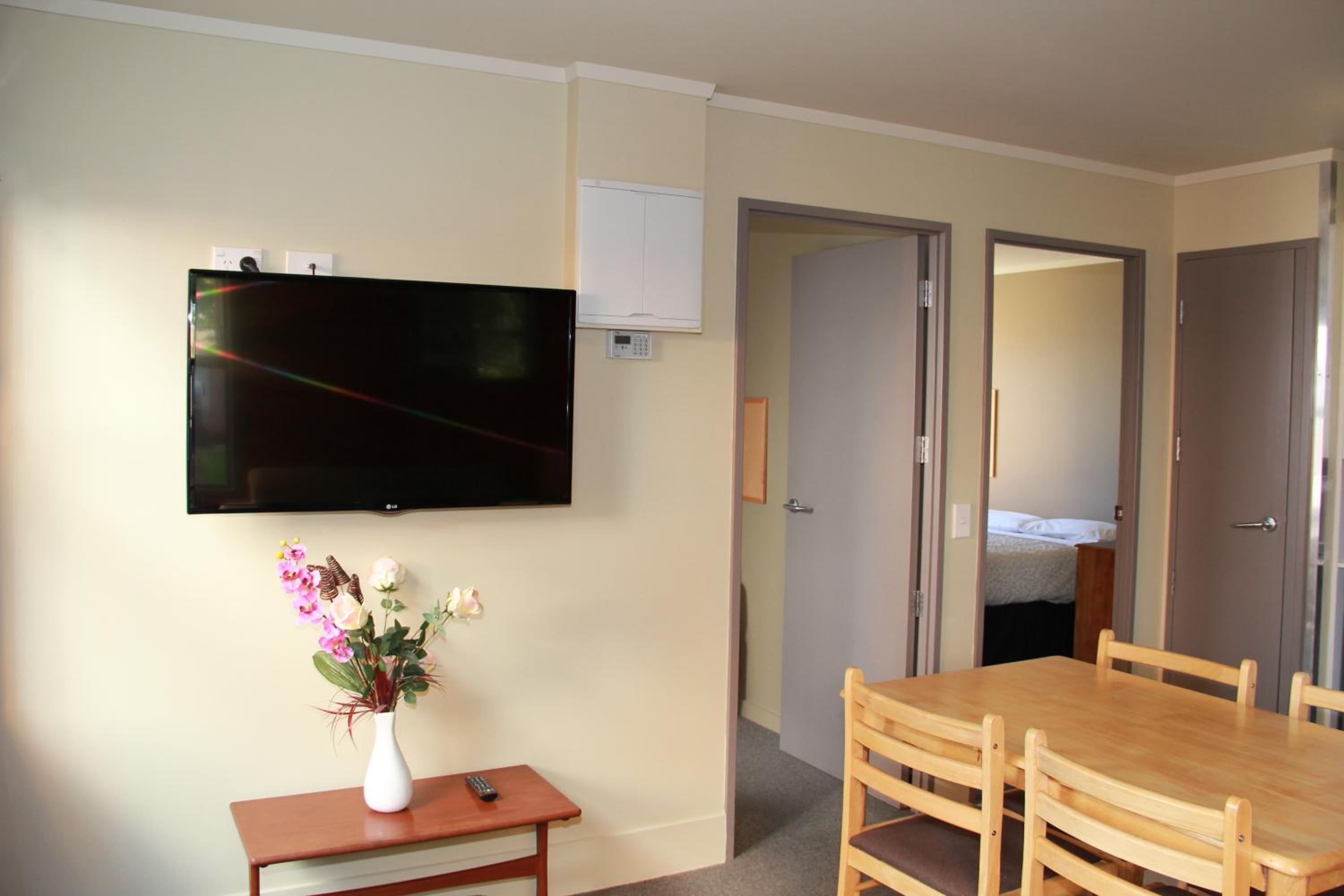 Hotel Nikau Apartments - Image 1