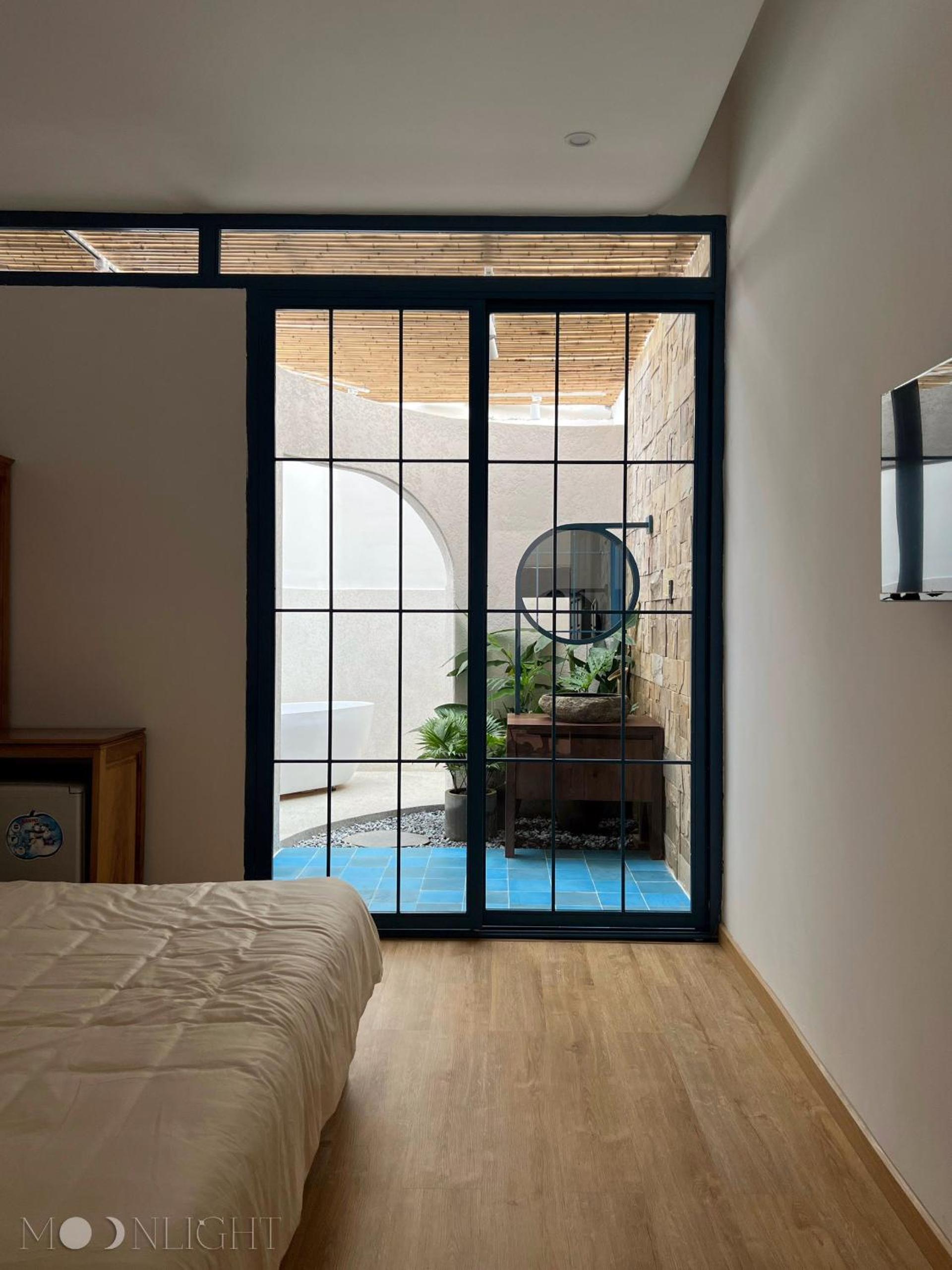 MOONLIGHT Homestay & Hotel