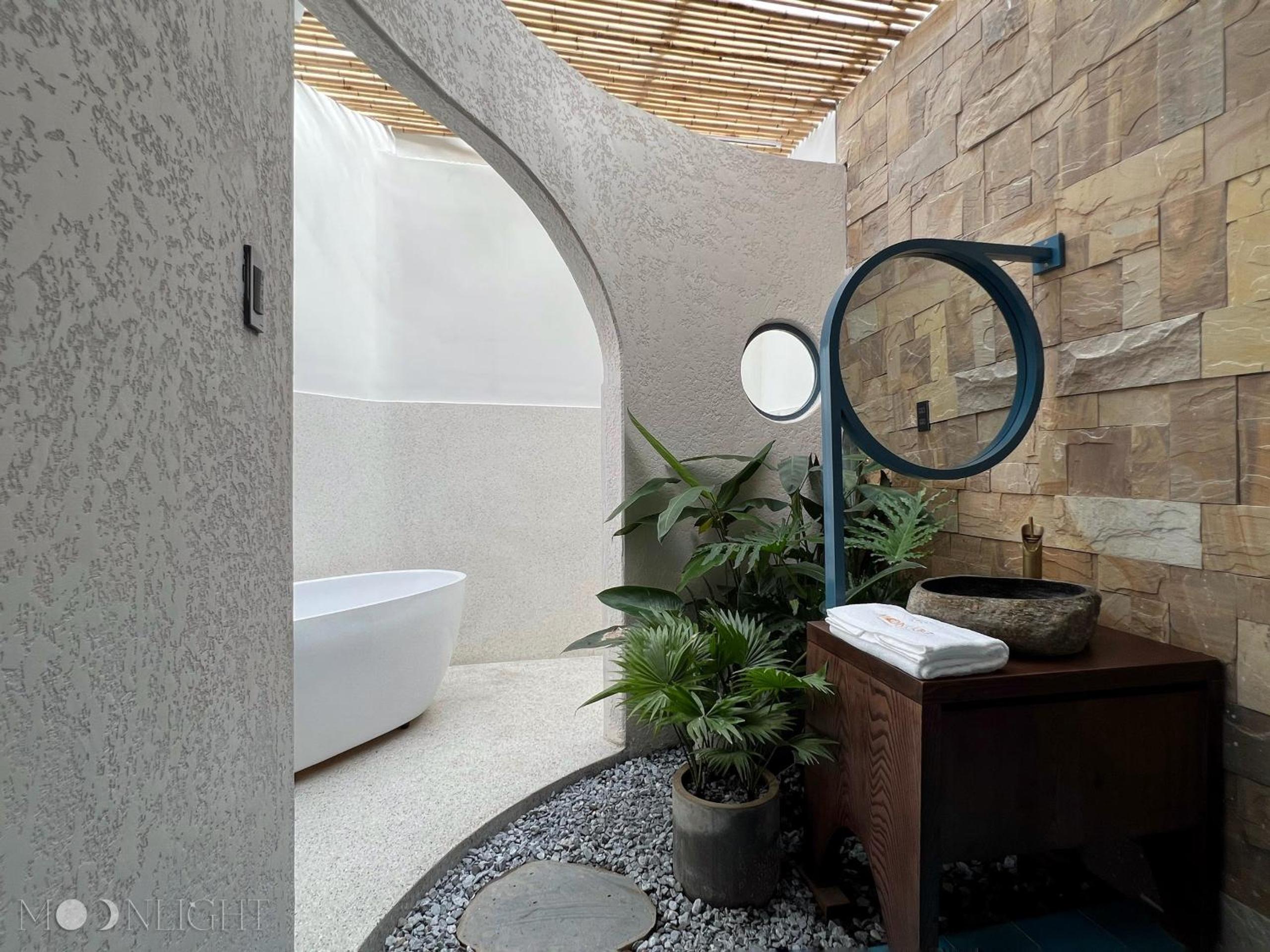 MOONLIGHT Homestay & Hotel