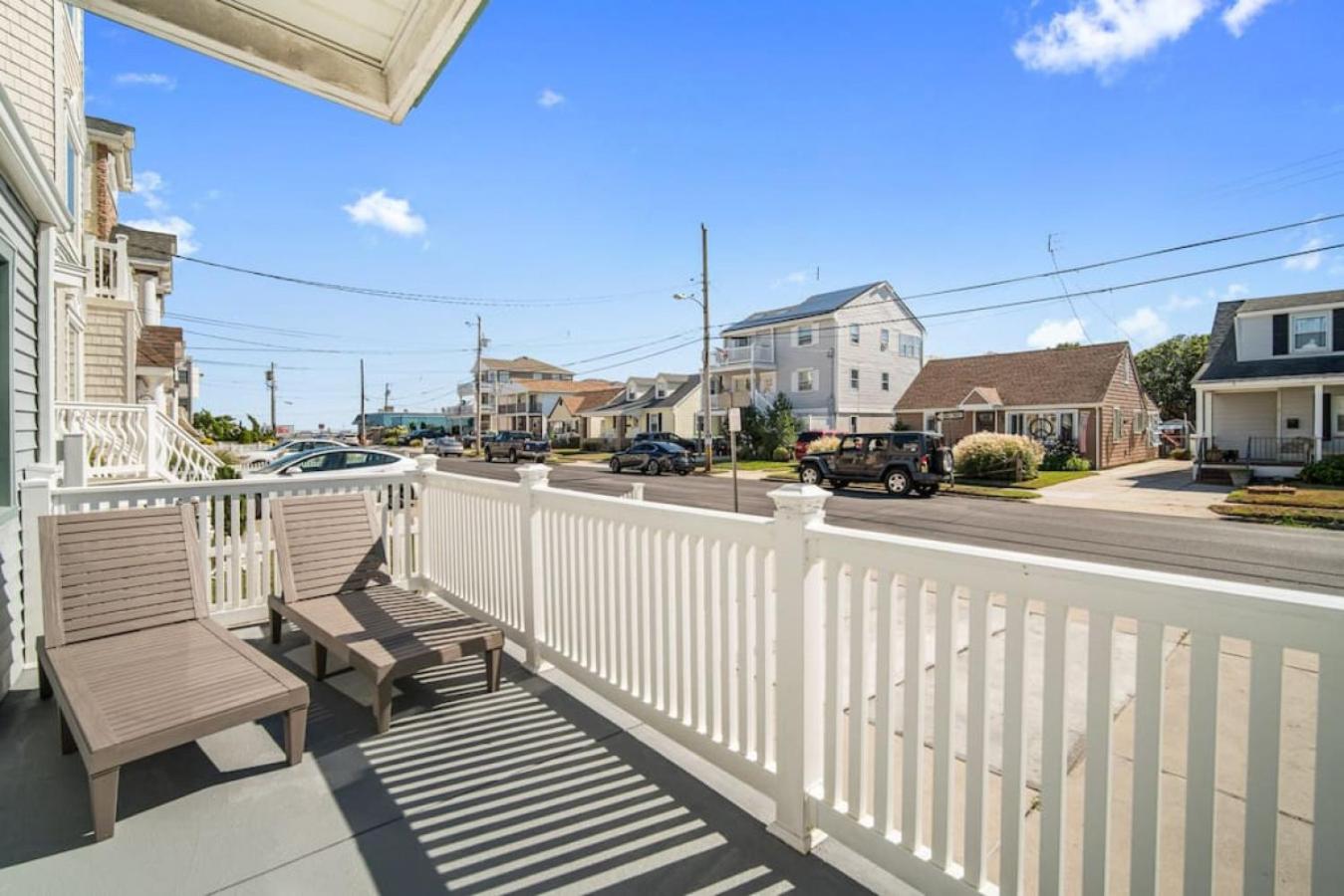Beach block 2 br house w parking view 4